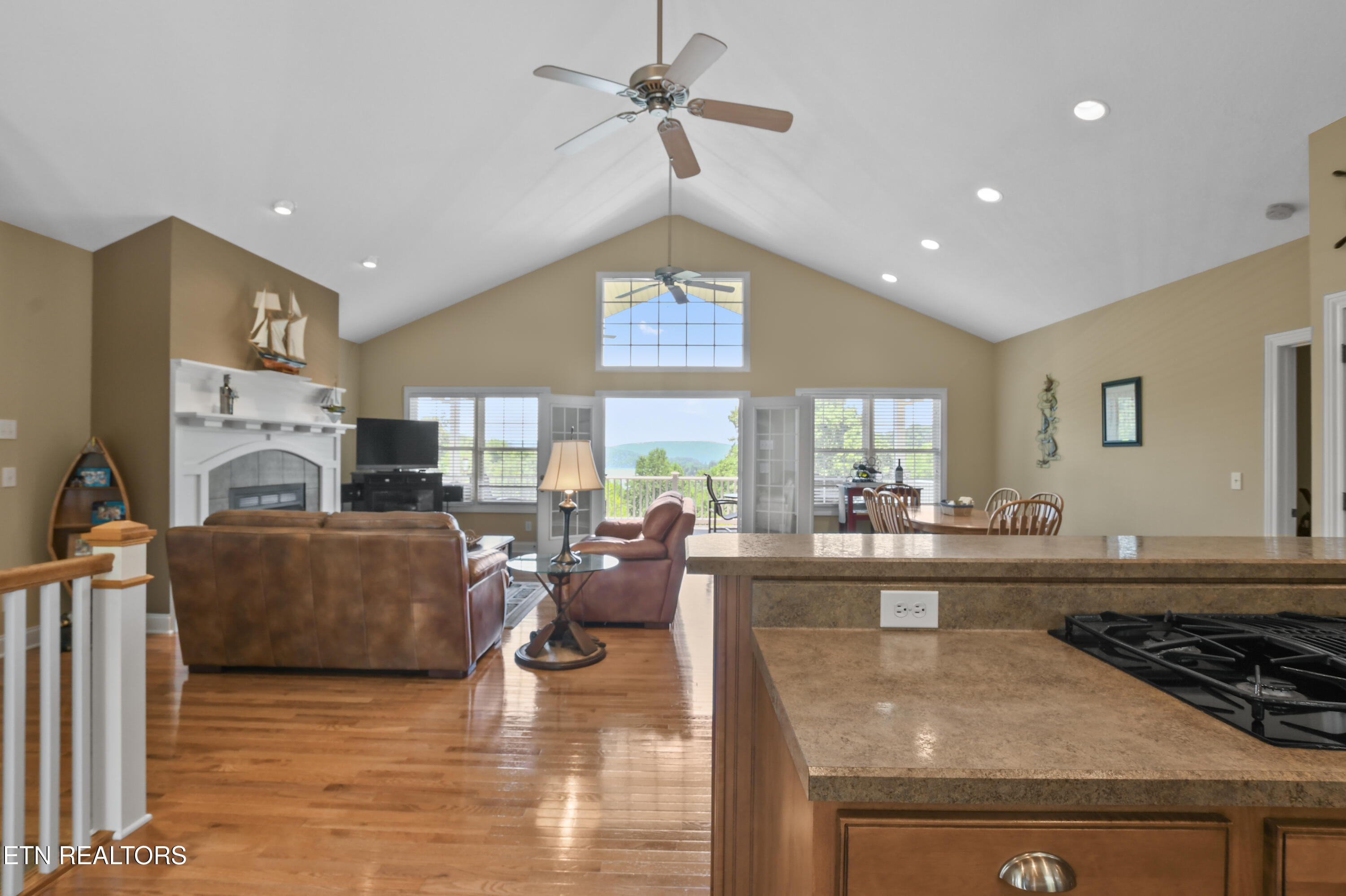 111 Deer Run Point Lafollette TN 37766