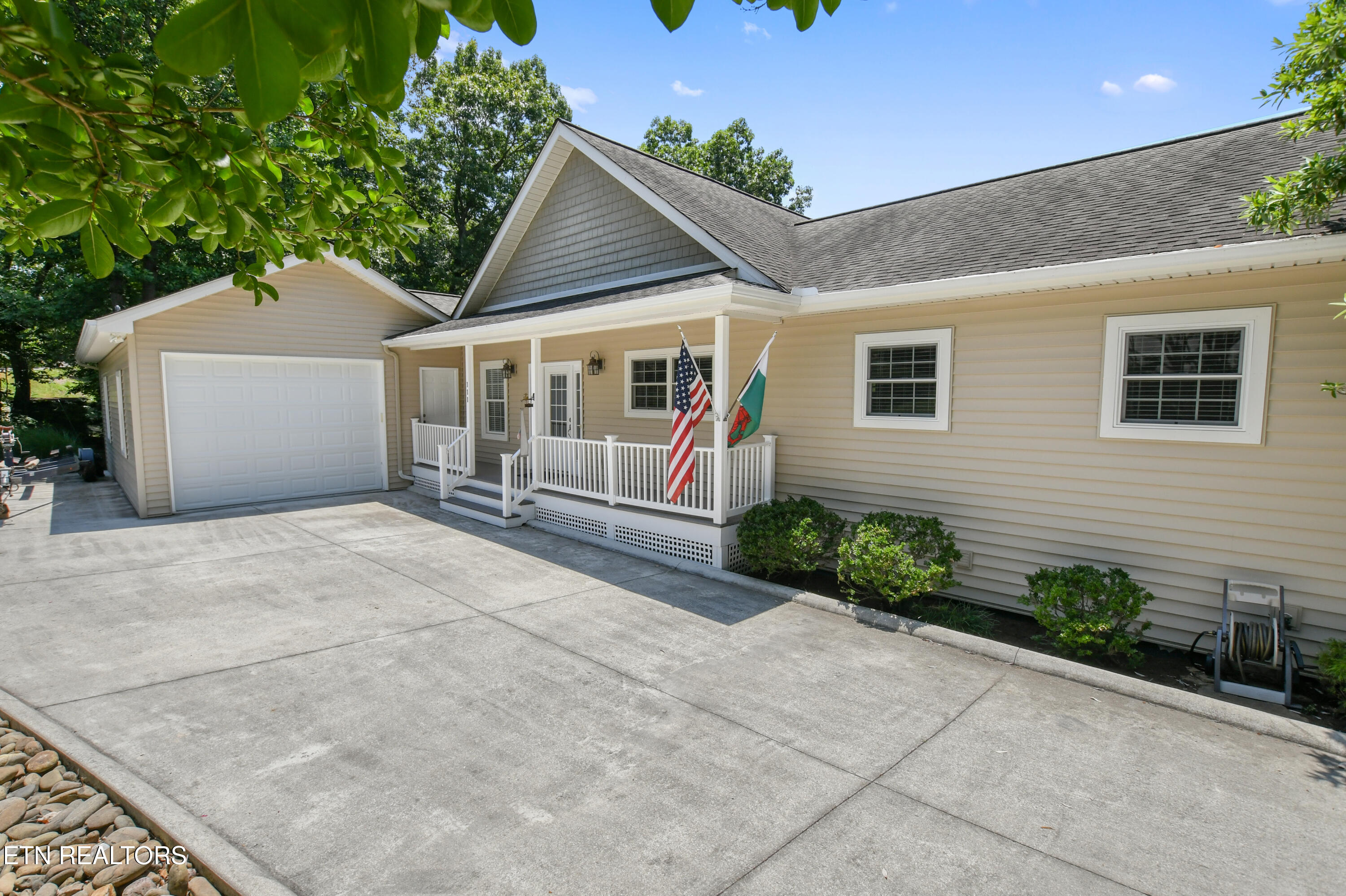 111 Deer Run Point Lafollette TN 37766