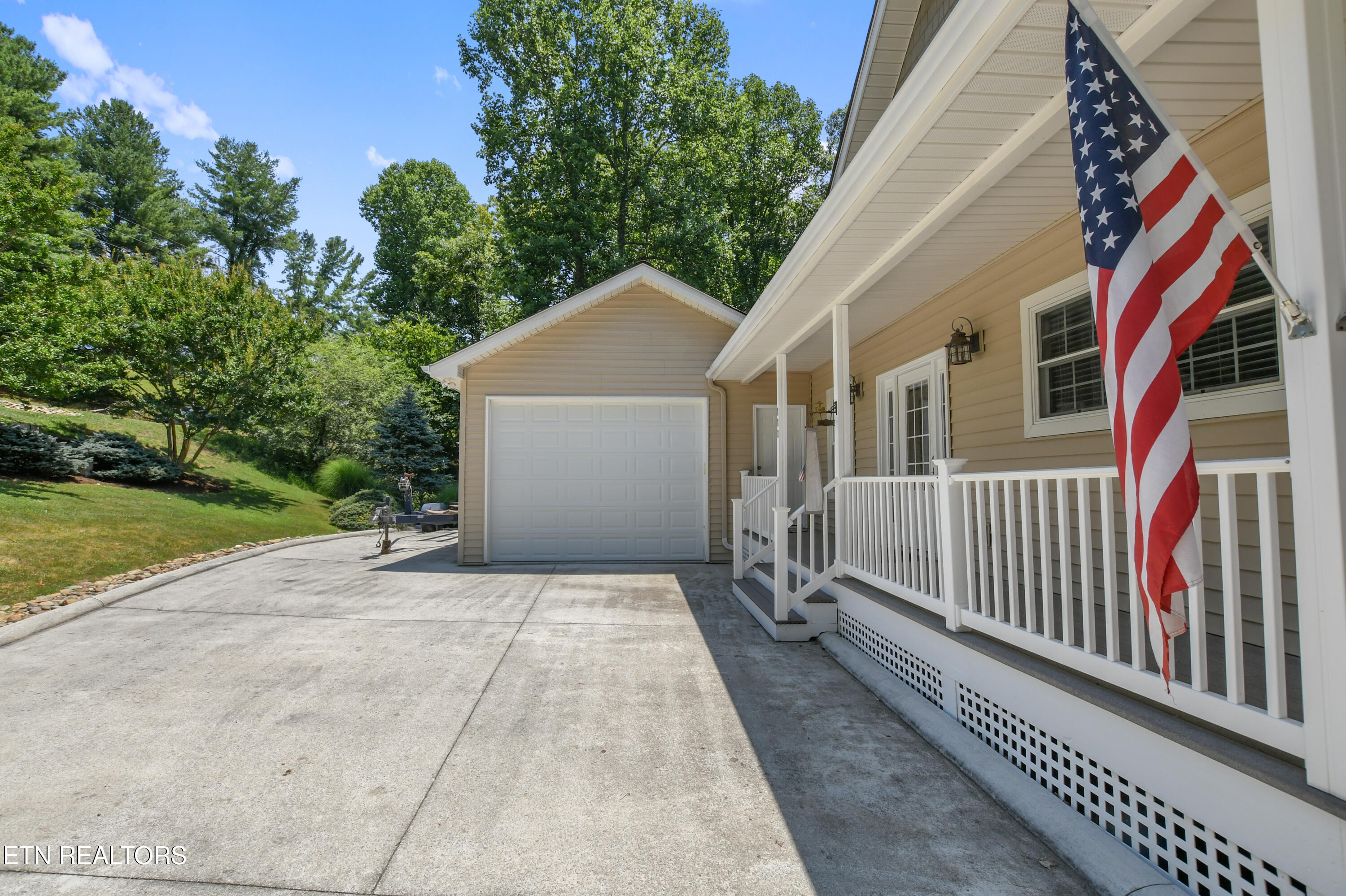 111 Deer Run Point Lafollette TN 37766