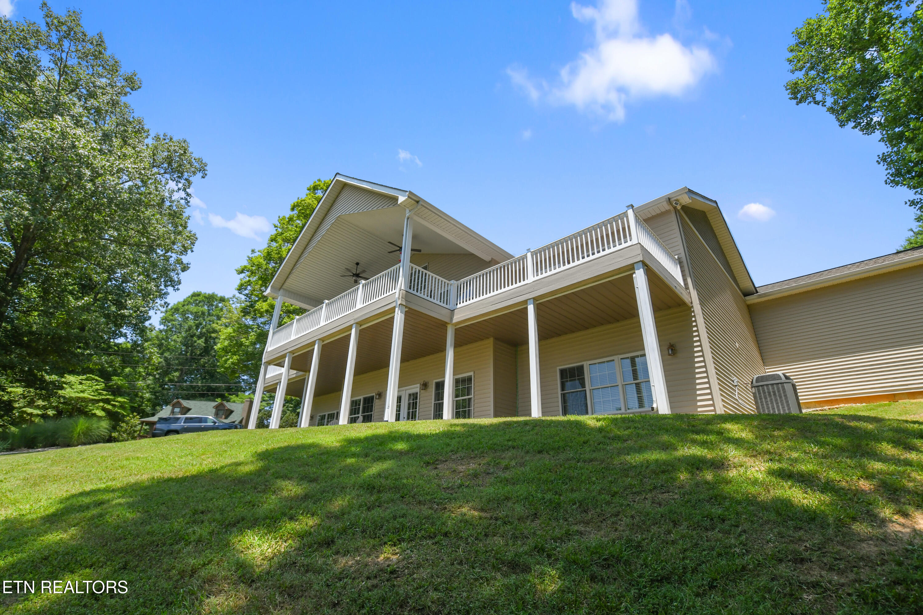 111 Deer Run Point Lafollette TN 37766
