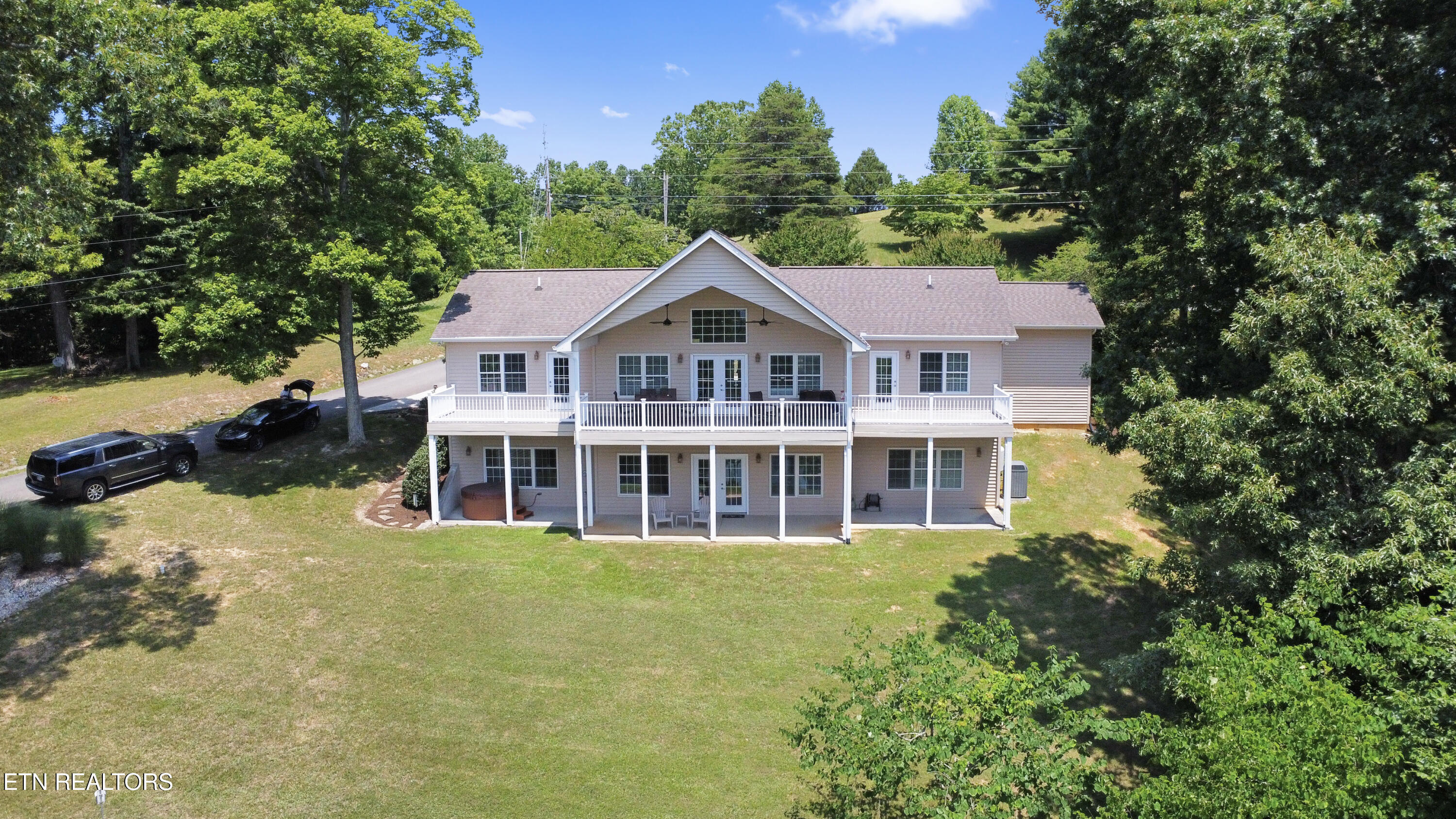 111 Deer Run Point Lafollette TN 37766
