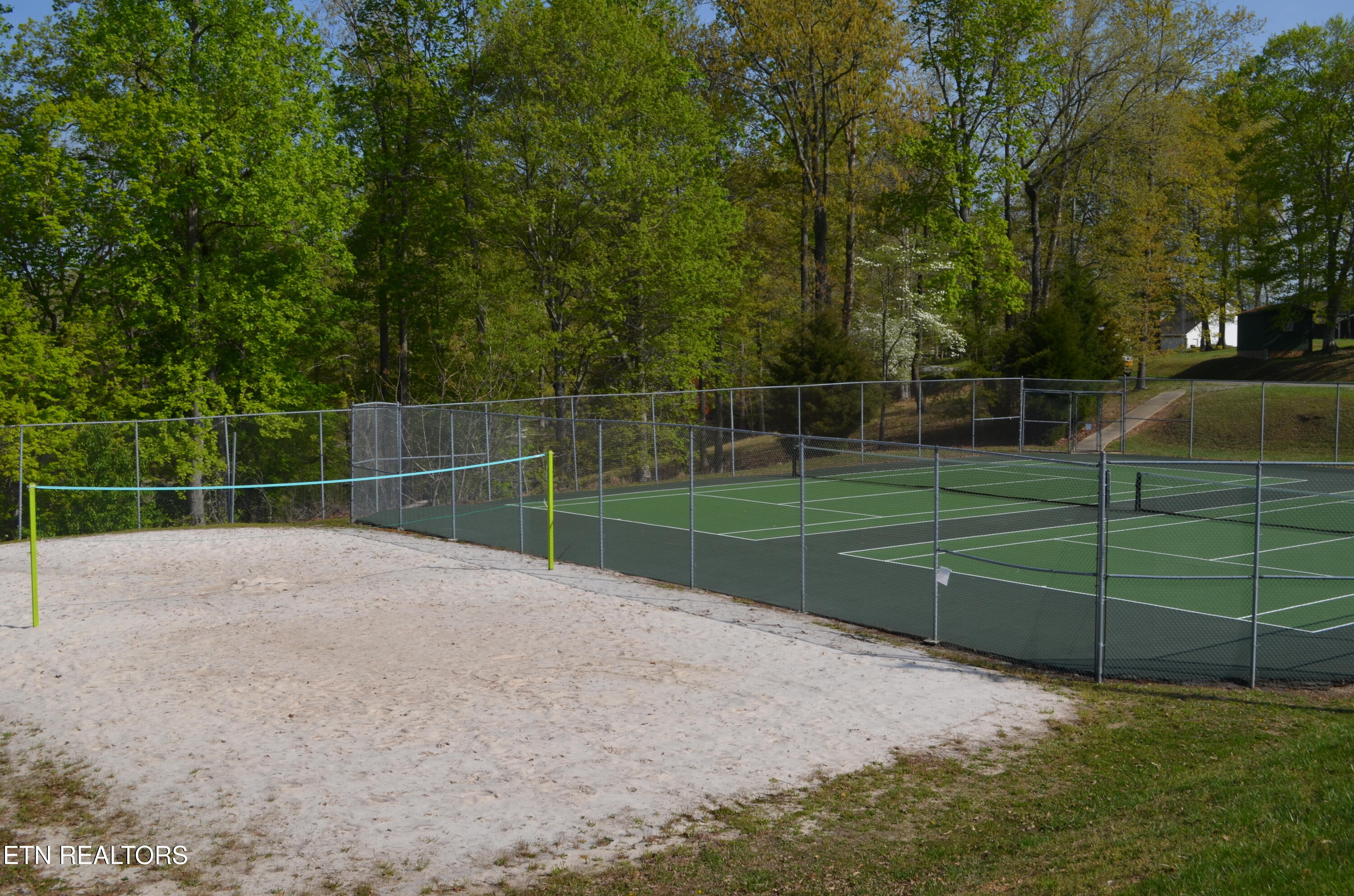 111 Deer Run Point Lafollette TN 37766