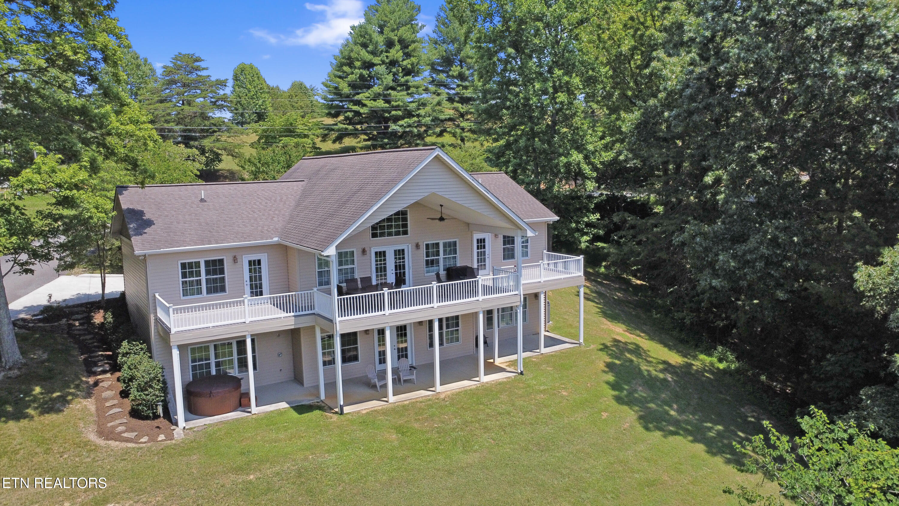 111 Deer Run Point Lafollette TN 37766
