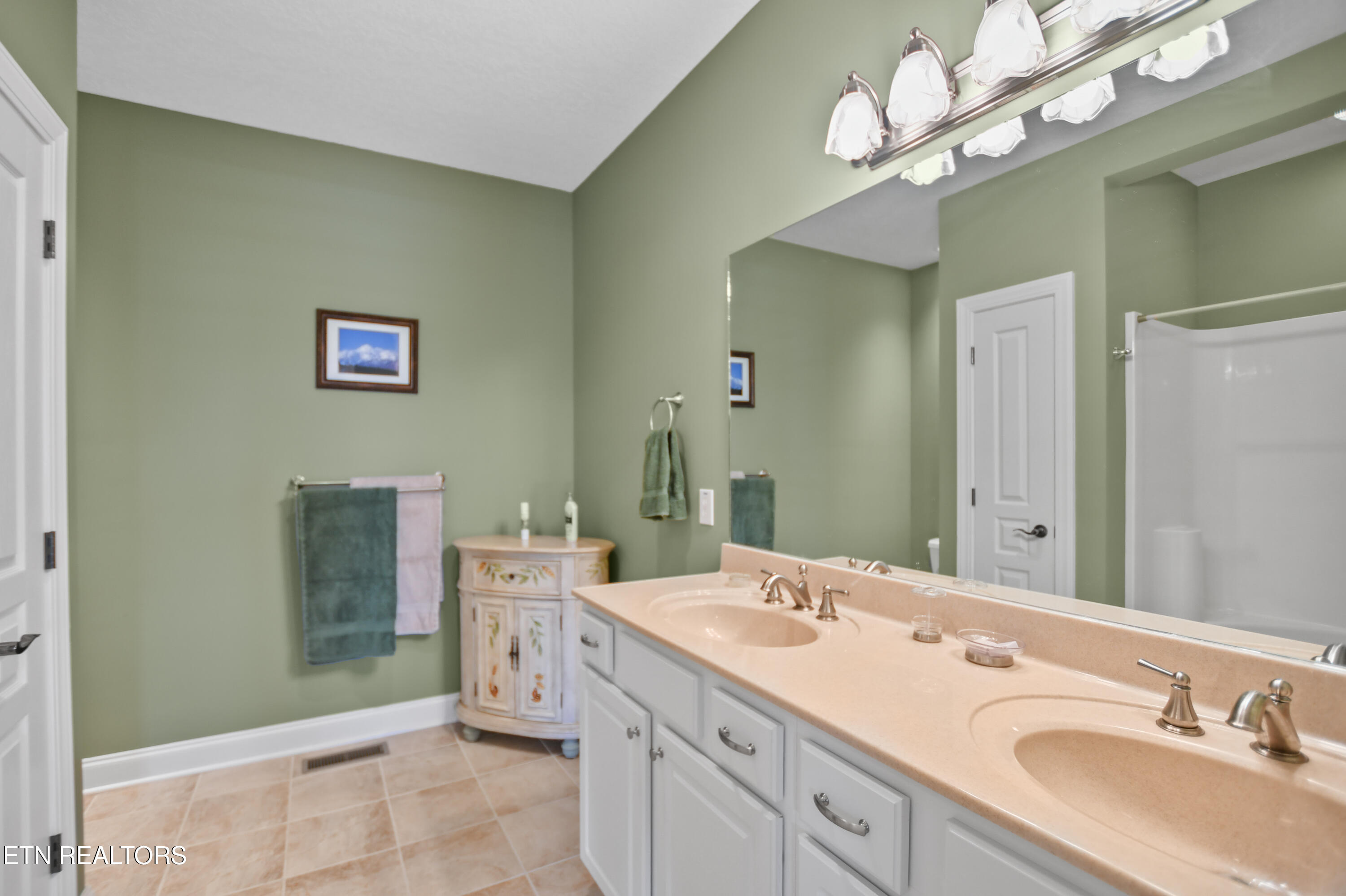 111 Deer Run Point Lafollette TN 37766