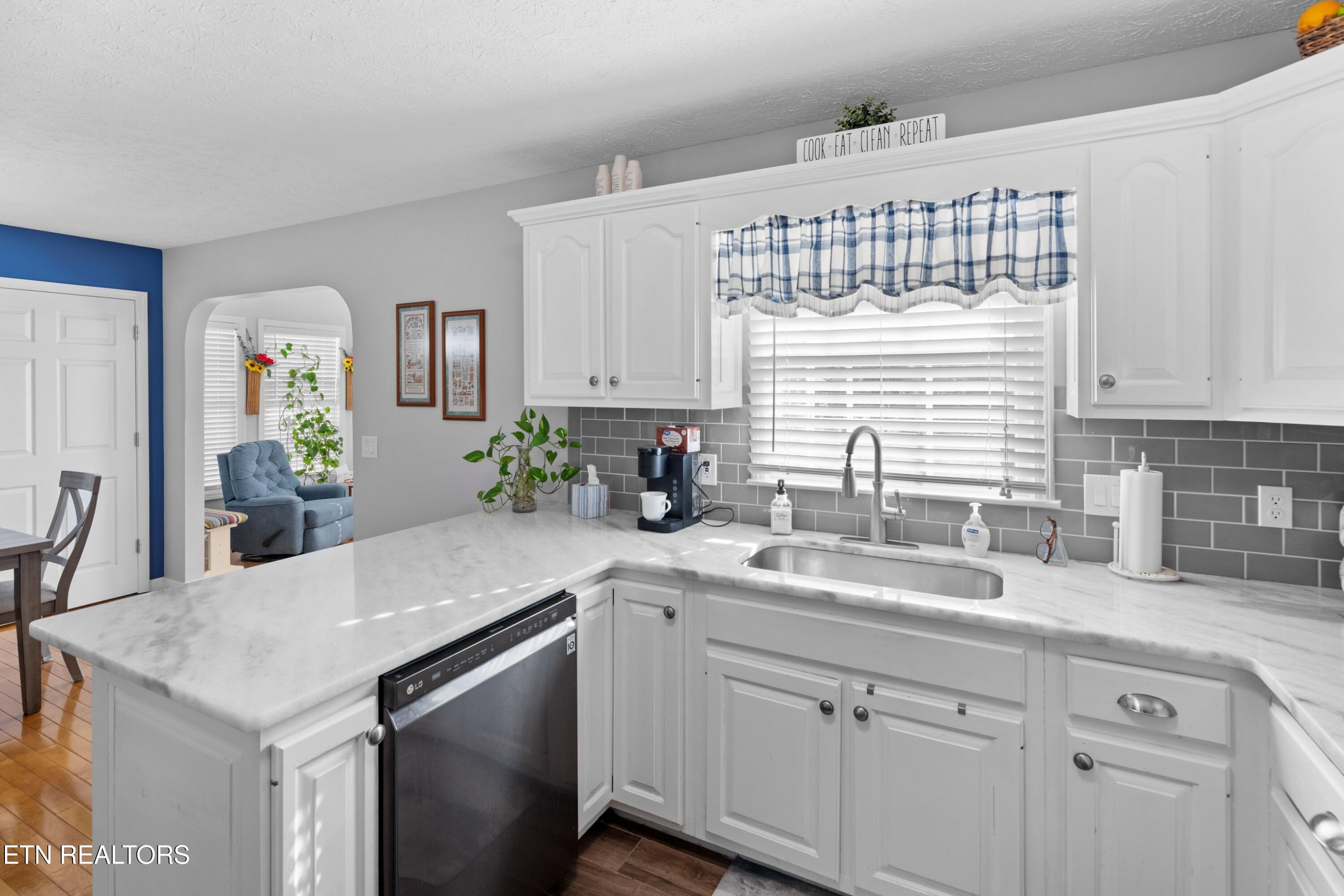 807 Mockingbird Court Mount Carmel TN 37645