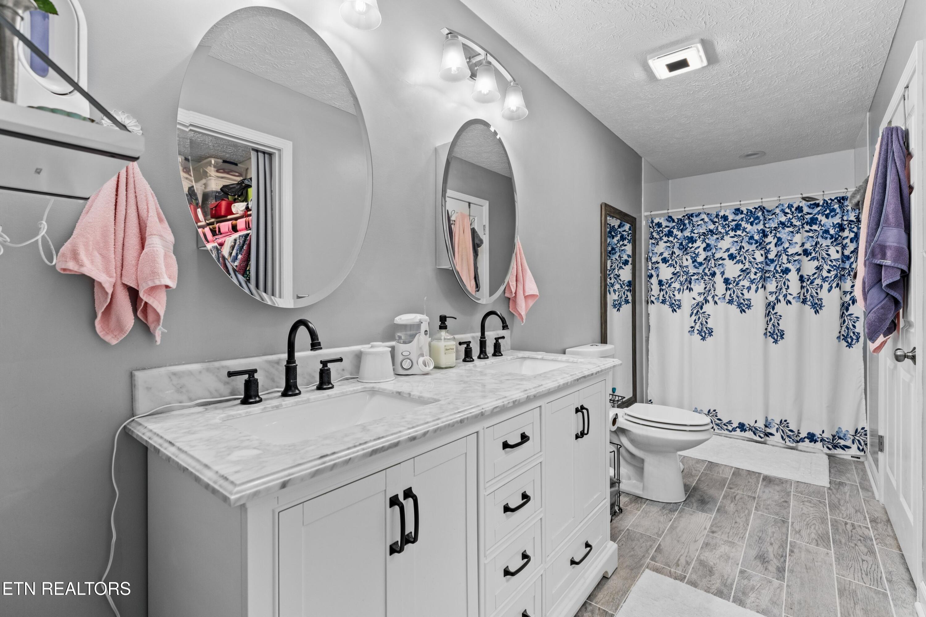 807 Mockingbird Court Mount Carmel TN 37645