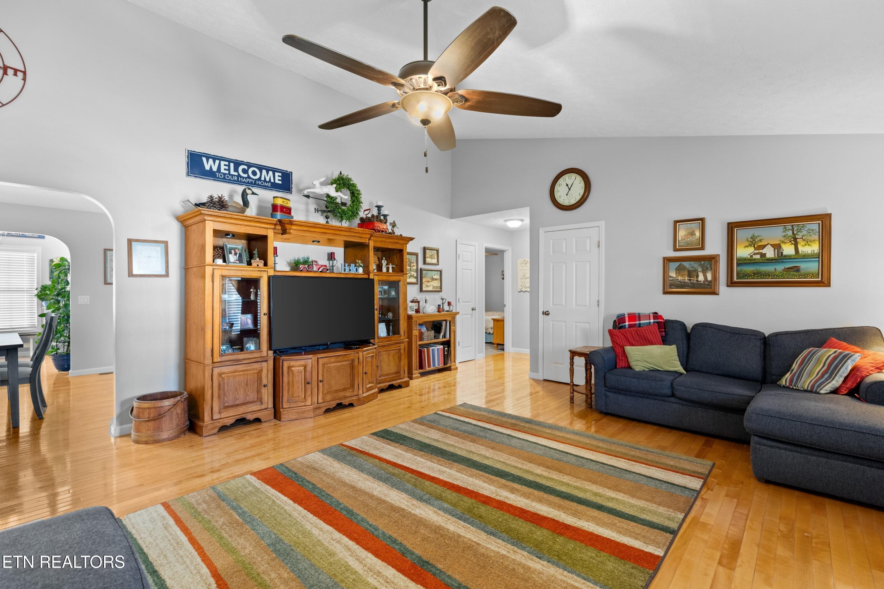 807 Mockingbird Court Mount Carmel TN 37645