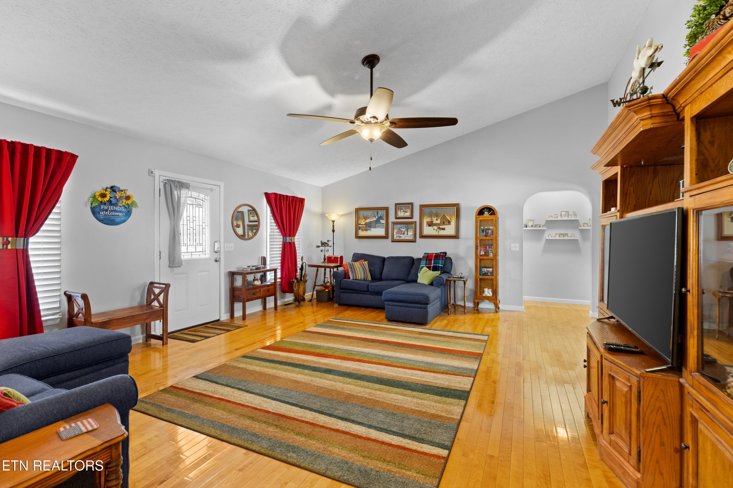 807 Mockingbird Court Mount Carmel TN 37645