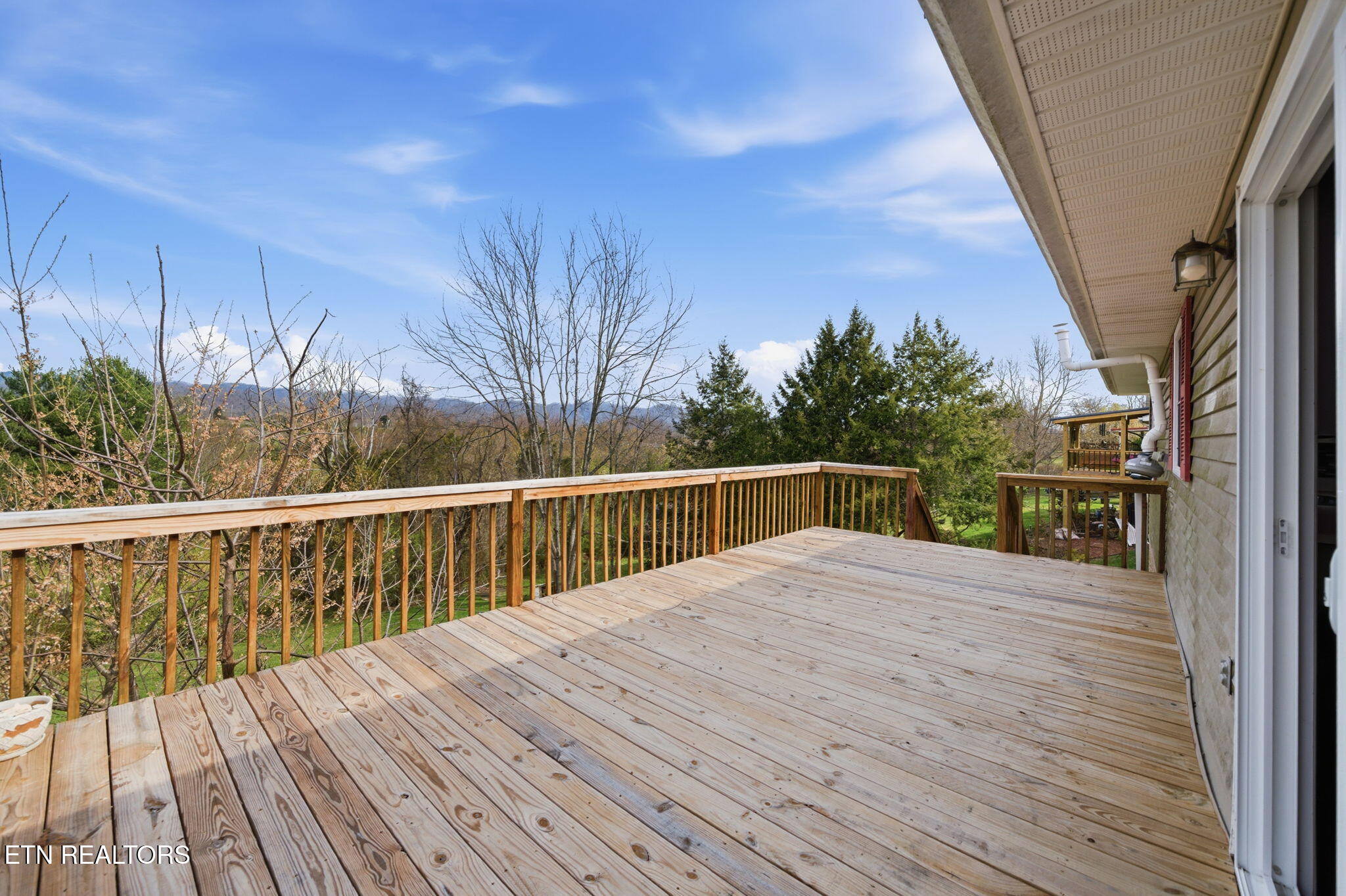 905 S Sherbrooke Drive Mount Carmel TN 37645