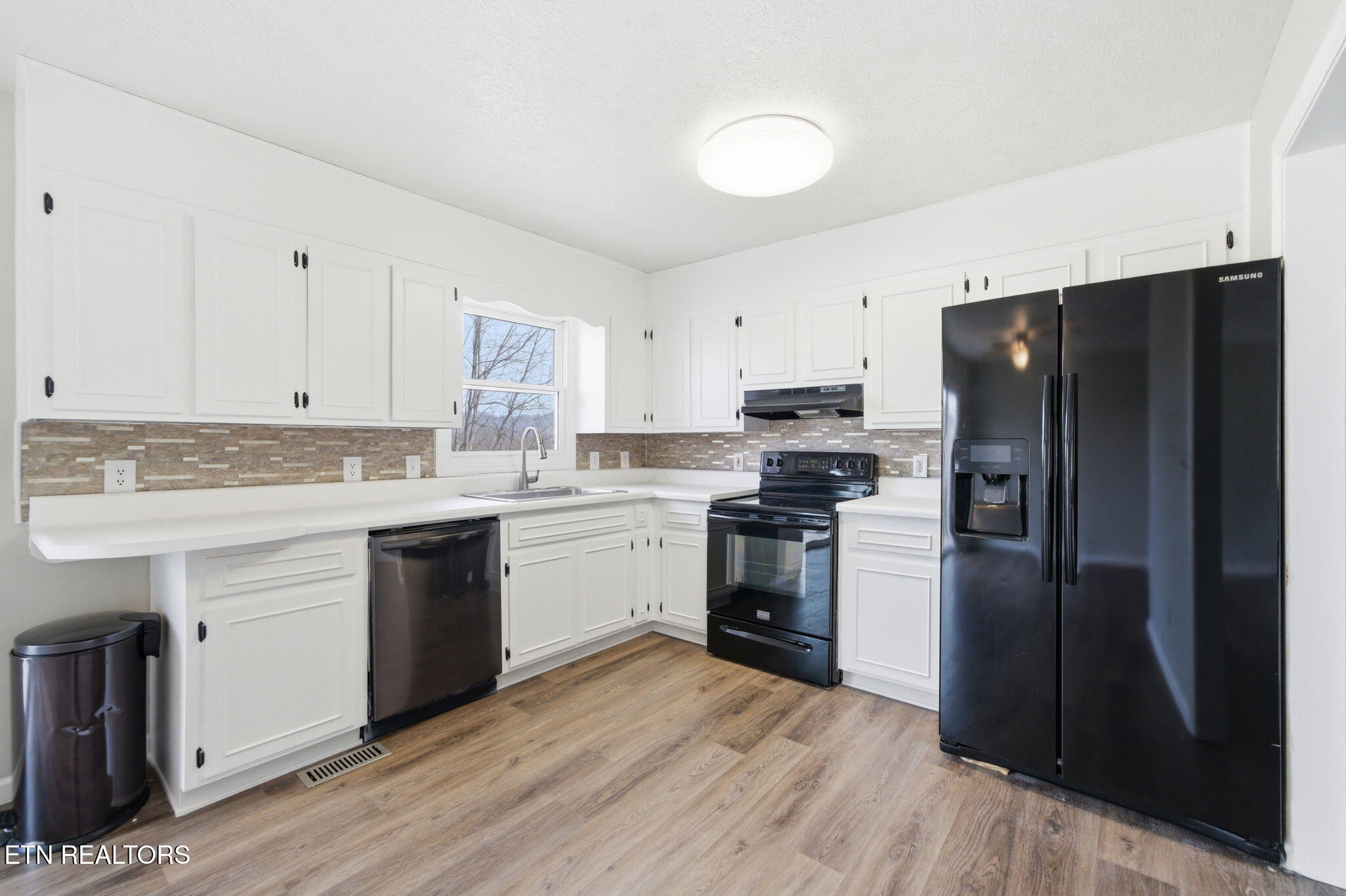 905 S Sherbrooke Drive Mount Carmel TN 37645