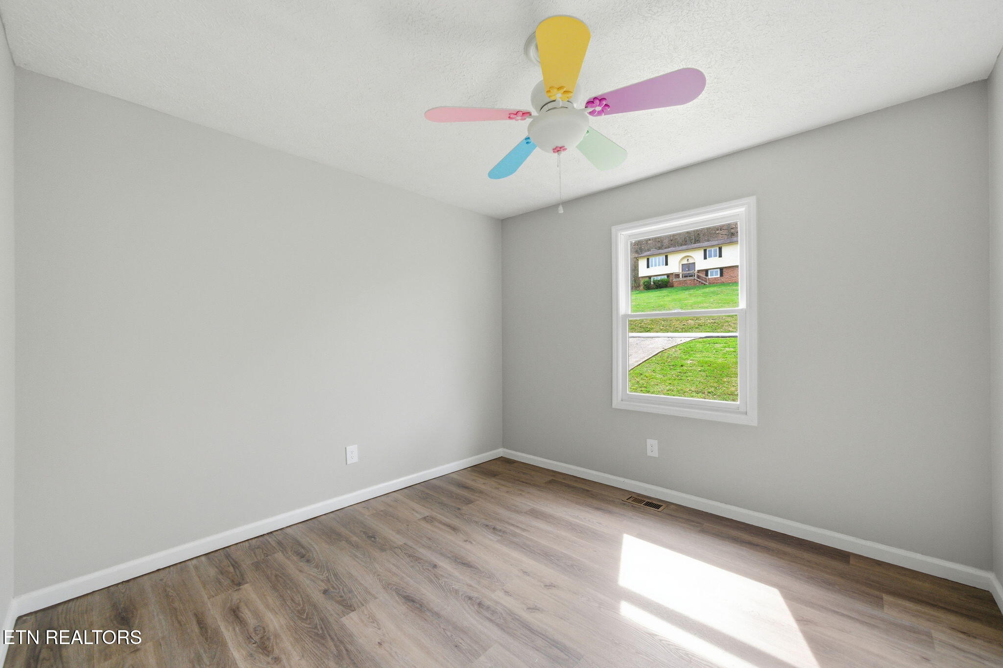 905 S Sherbrooke Drive Mount Carmel TN 37645