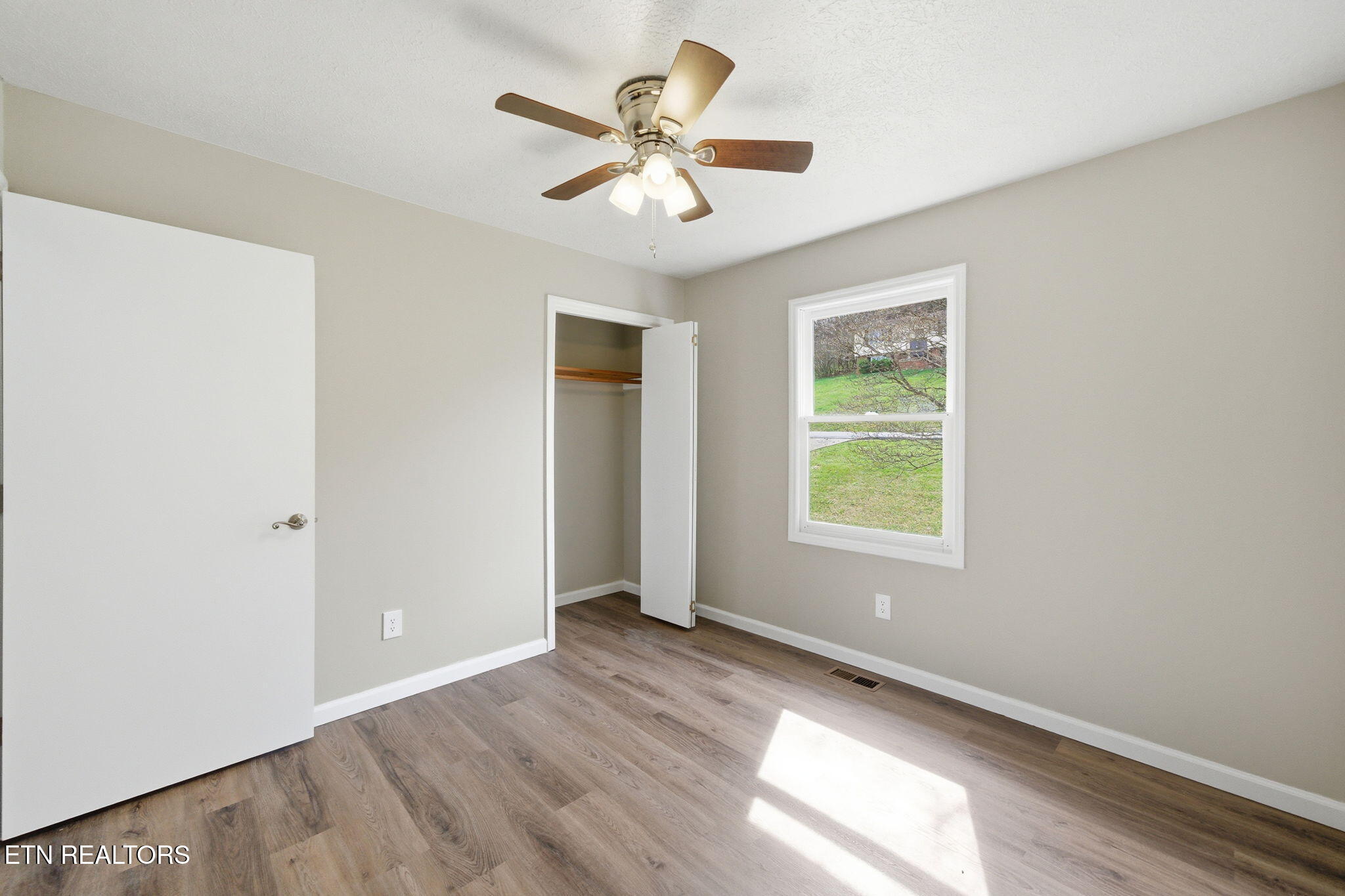 905 S Sherbrooke Drive Mount Carmel TN 37645