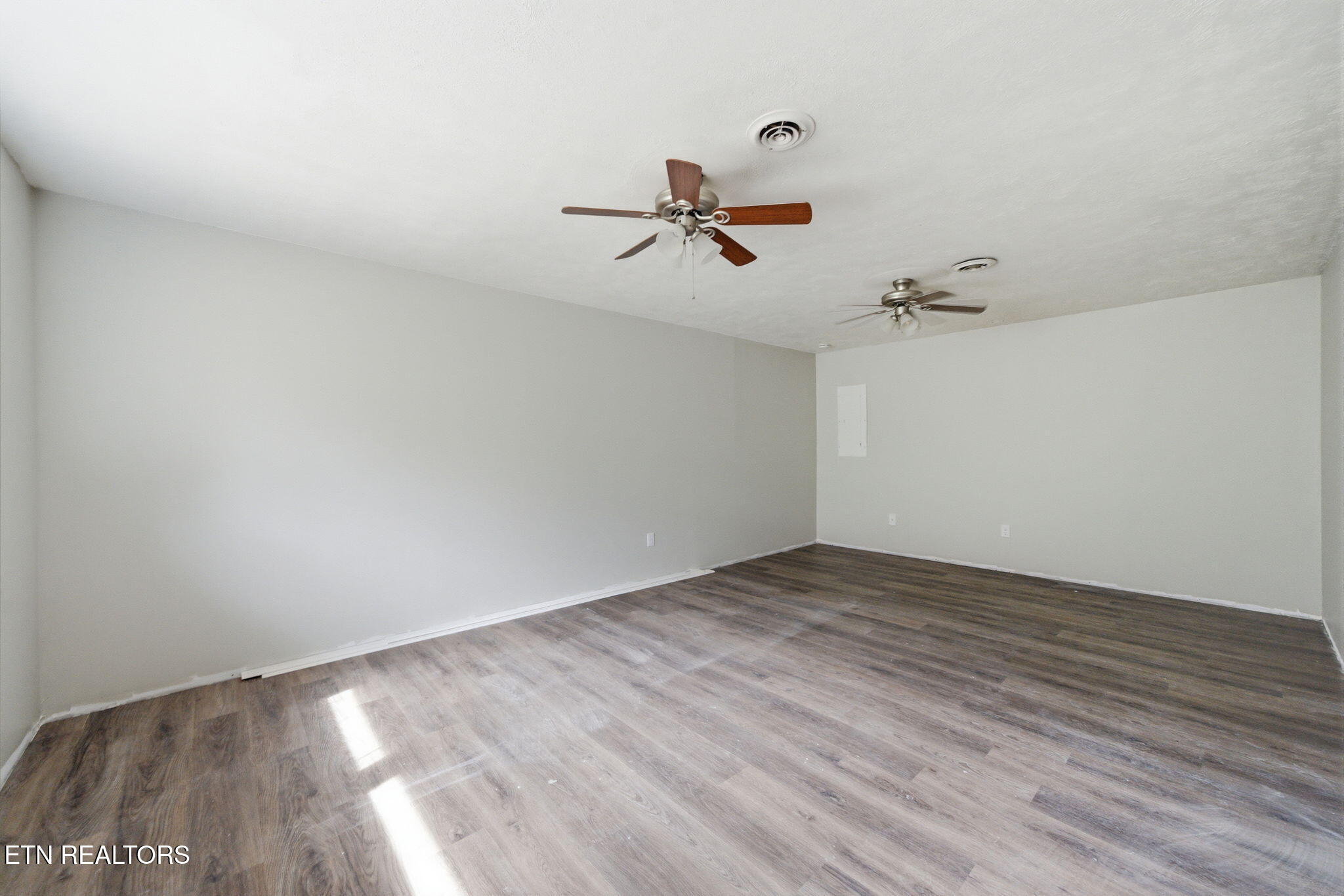 905 S Sherbrooke Drive Mount Carmel TN 37645