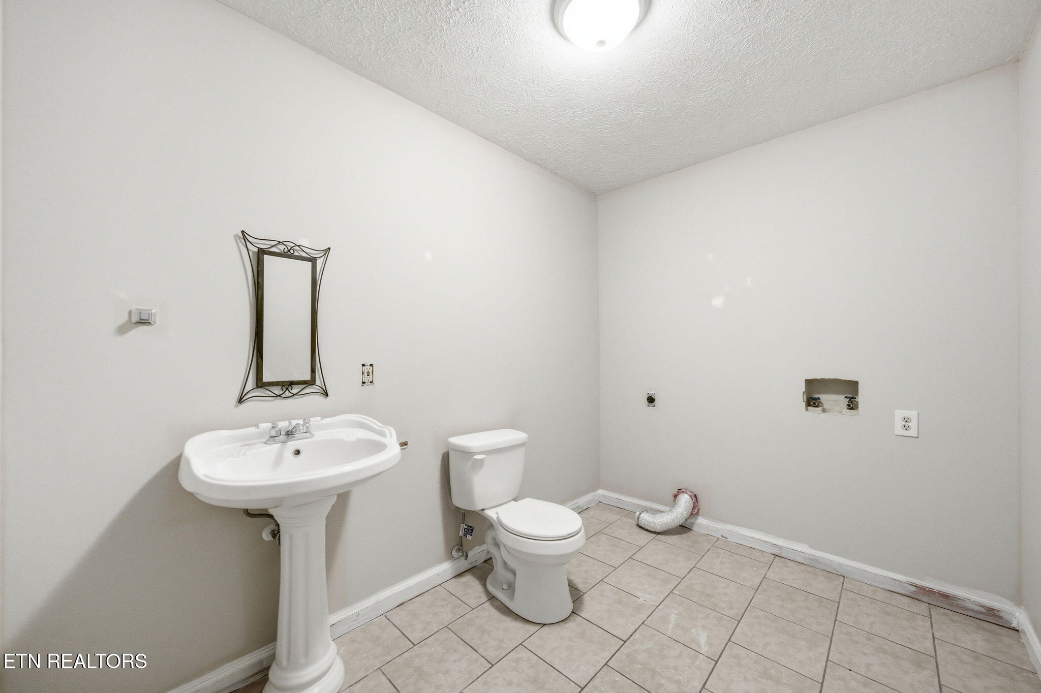 905 S Sherbrooke Drive Mount Carmel TN 37645