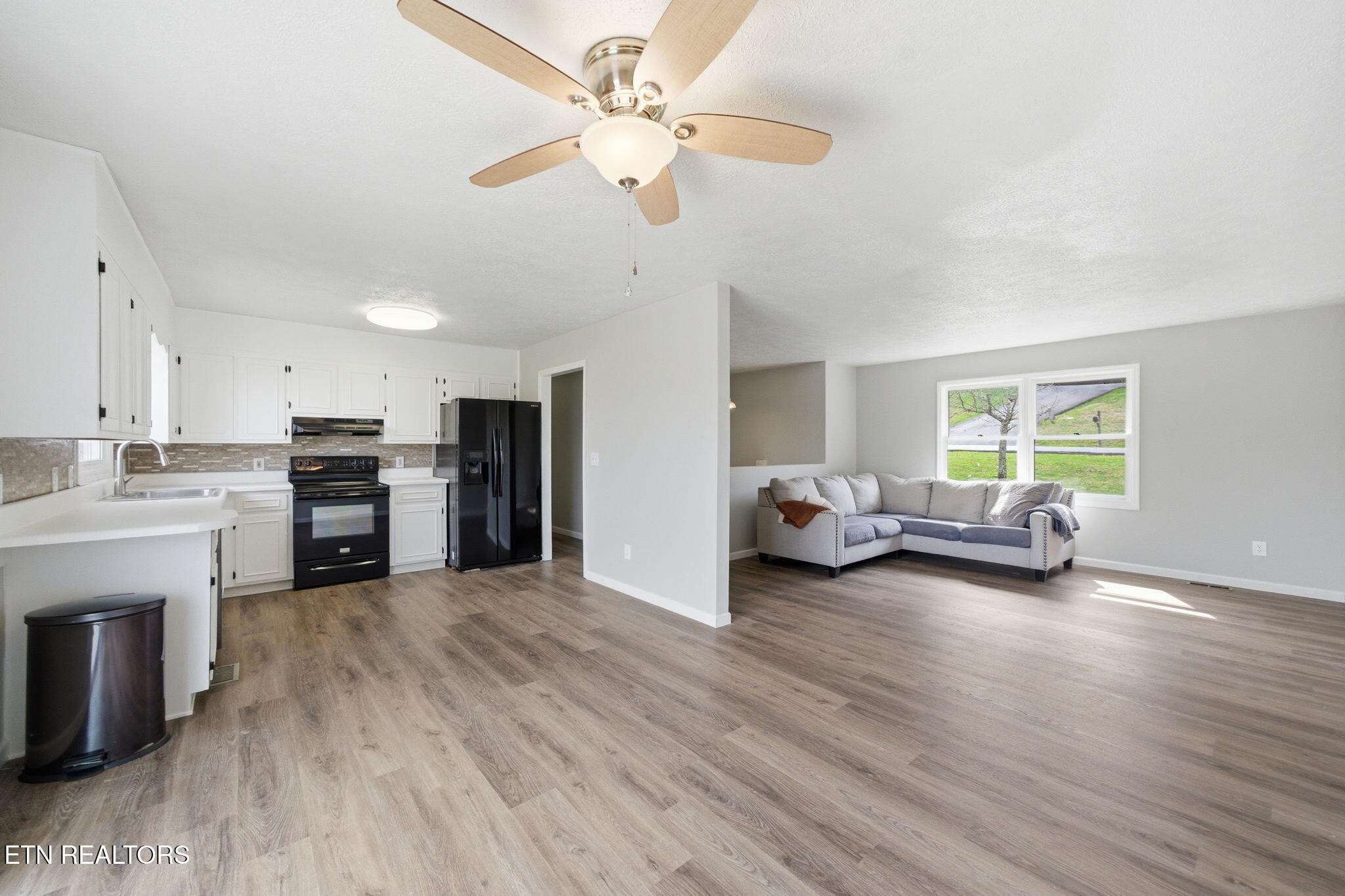 905 S Sherbrooke Drive Mount Carmel TN 37645