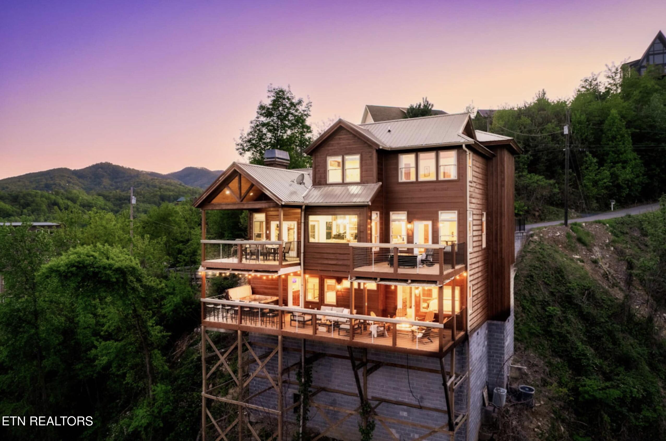 811 Sourwood Drive Gatlinburg TN 37738