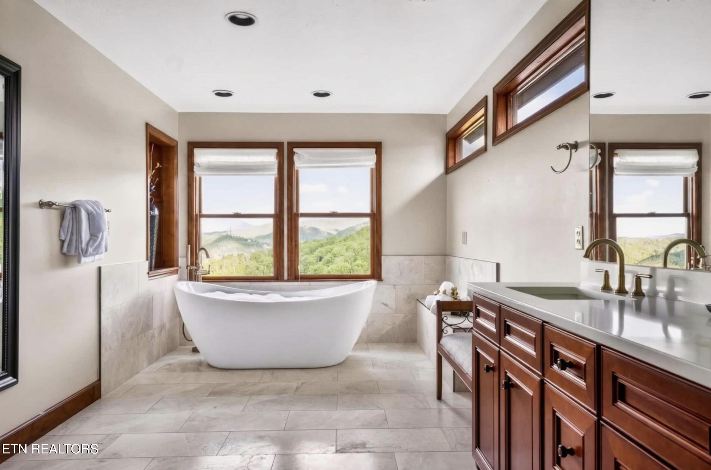 811 Sourwood Drive Gatlinburg TN 37738
