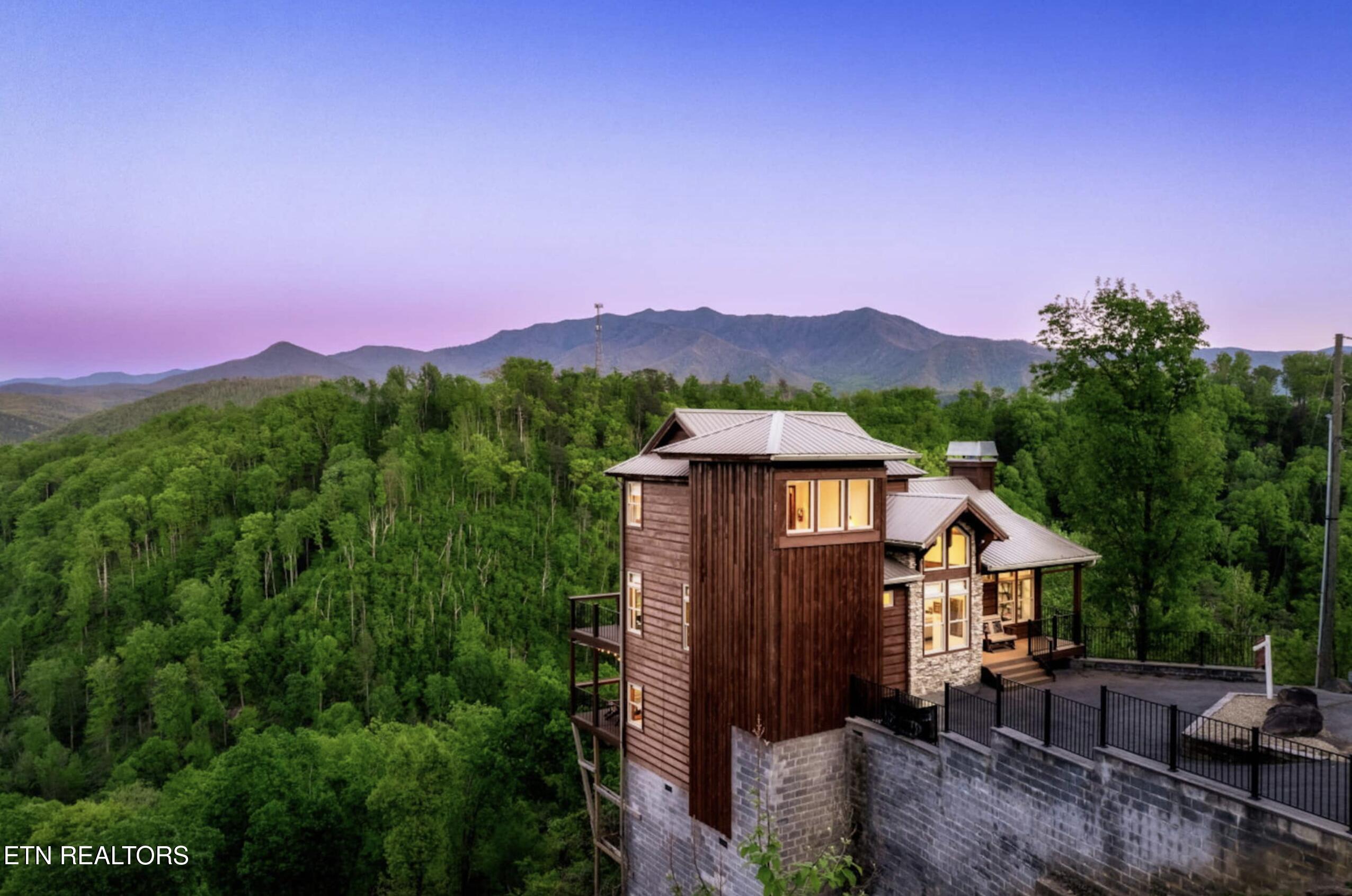 811 Sourwood Drive Gatlinburg TN 37738