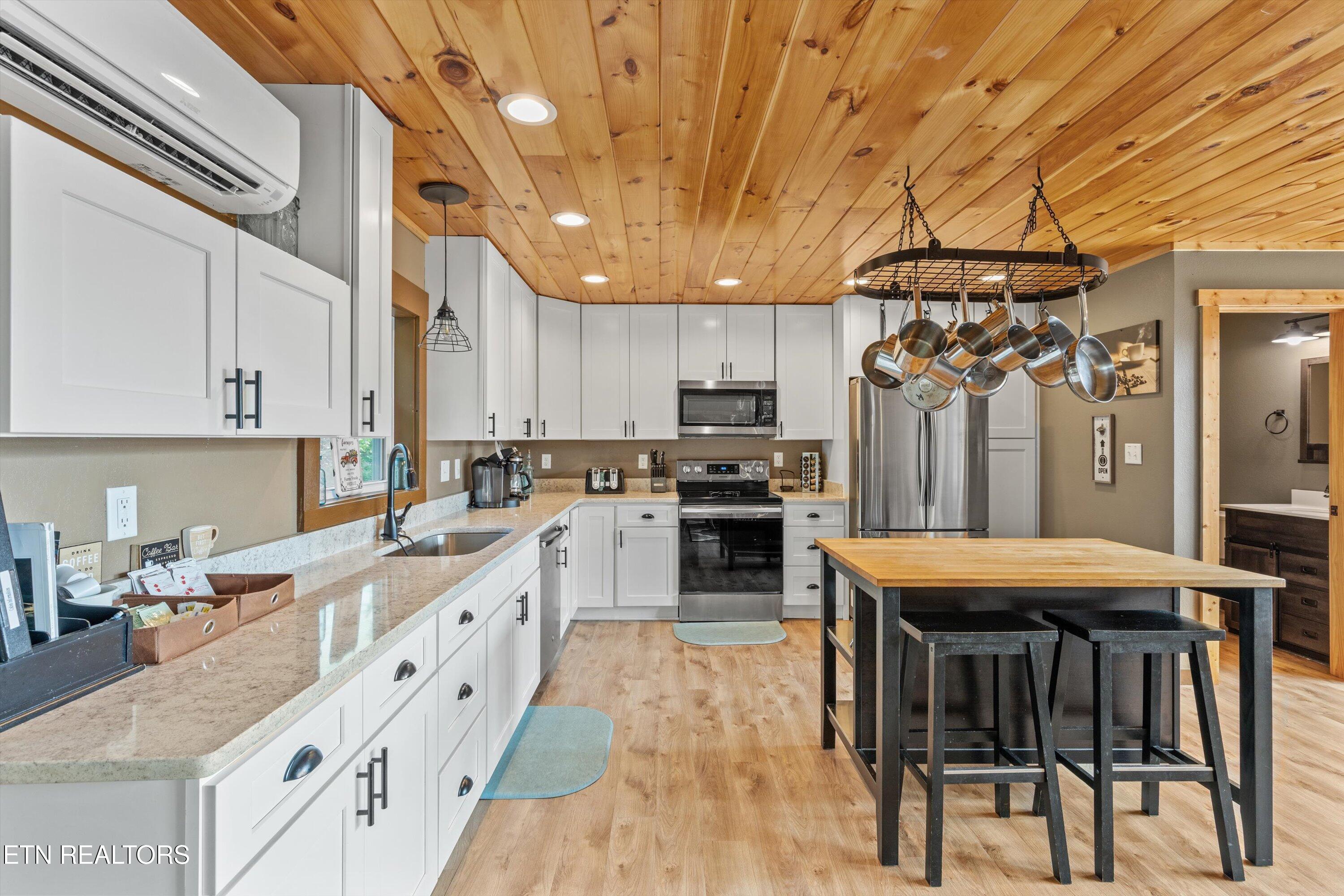 622 Wiley Oakley Drive Gatlinburg TN 37738