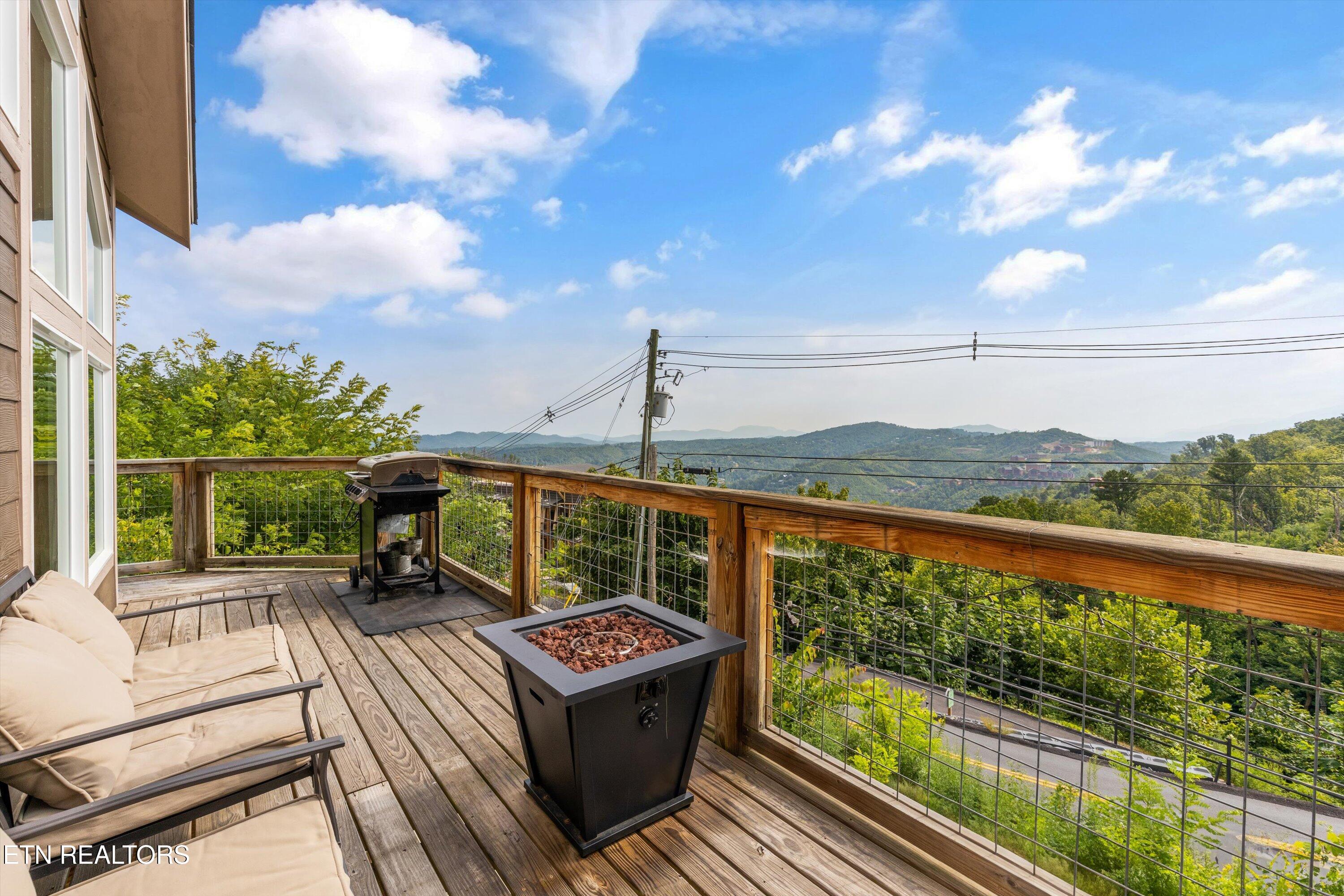 622 Wiley Oakley Drive Gatlinburg TN 37738