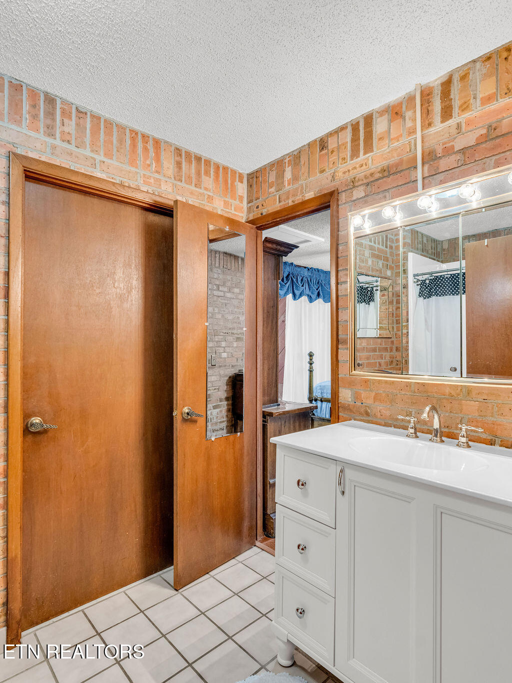 1000 Grandview Drive Lenoir City TN 37772