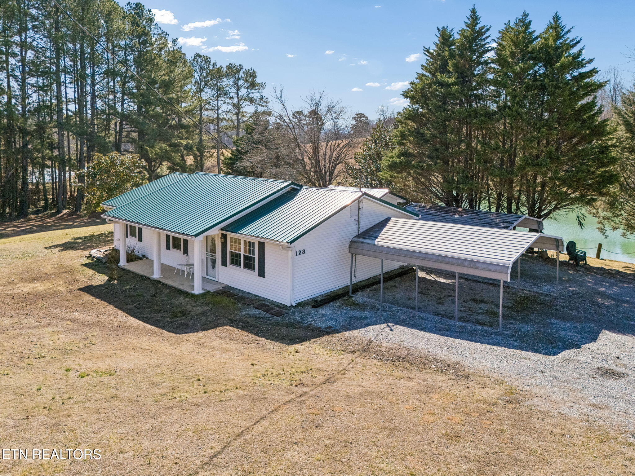 123 Jerry Cardin Lane Friendsville TN 37737
