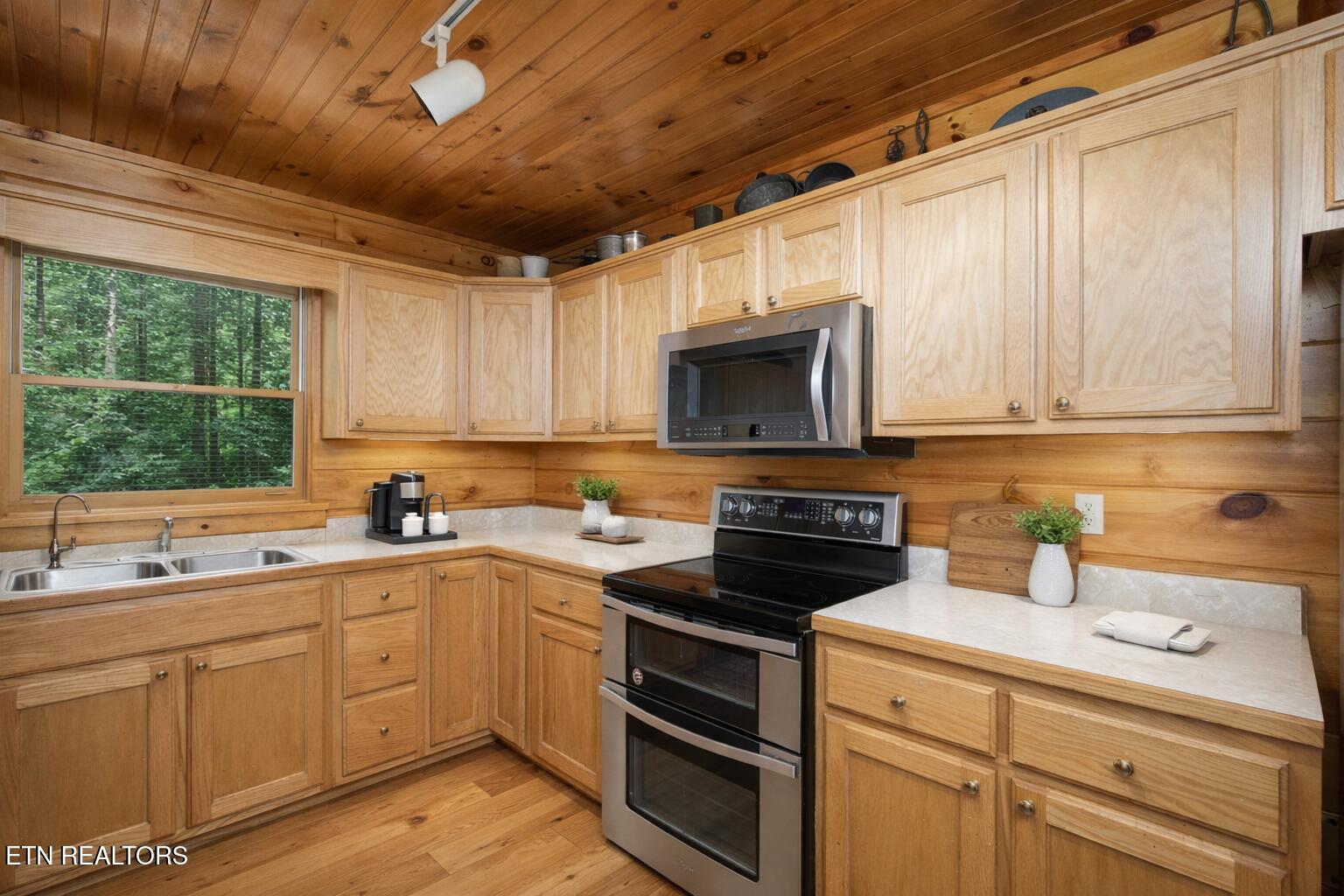 2039 Oakmont Drive Sevierville TN 37876