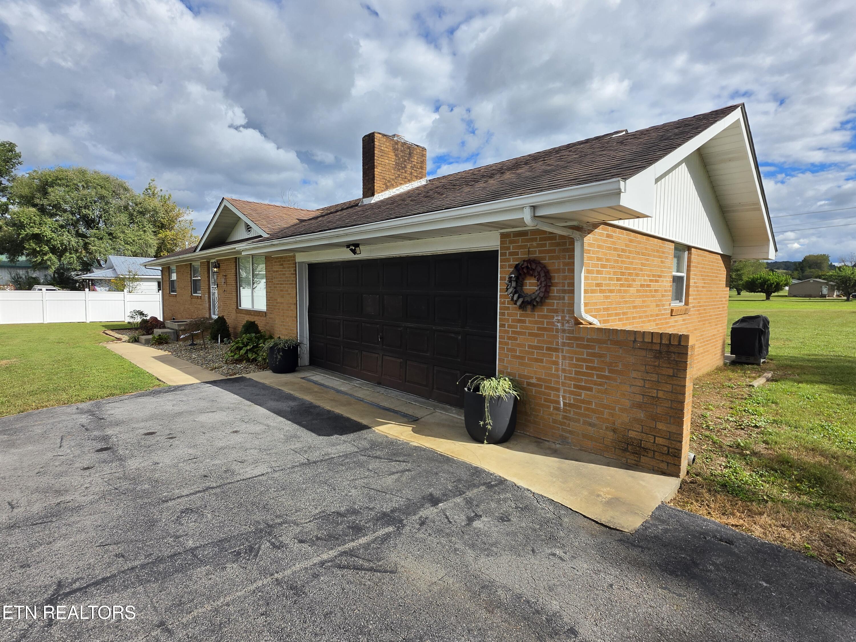 687 Old Highway 63 Speedwell TN 37870