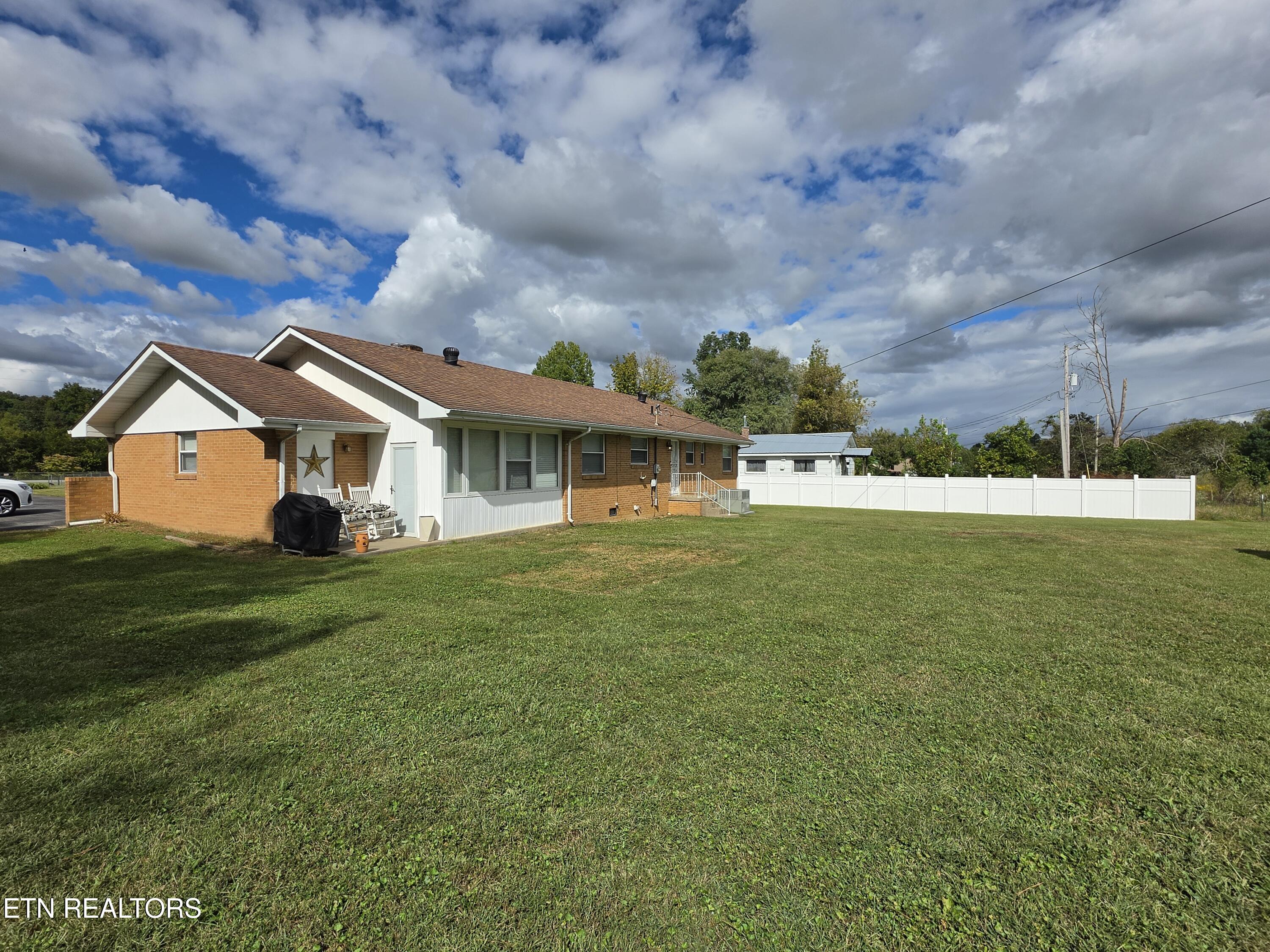 687 Old Highway 63 Speedwell TN 37870