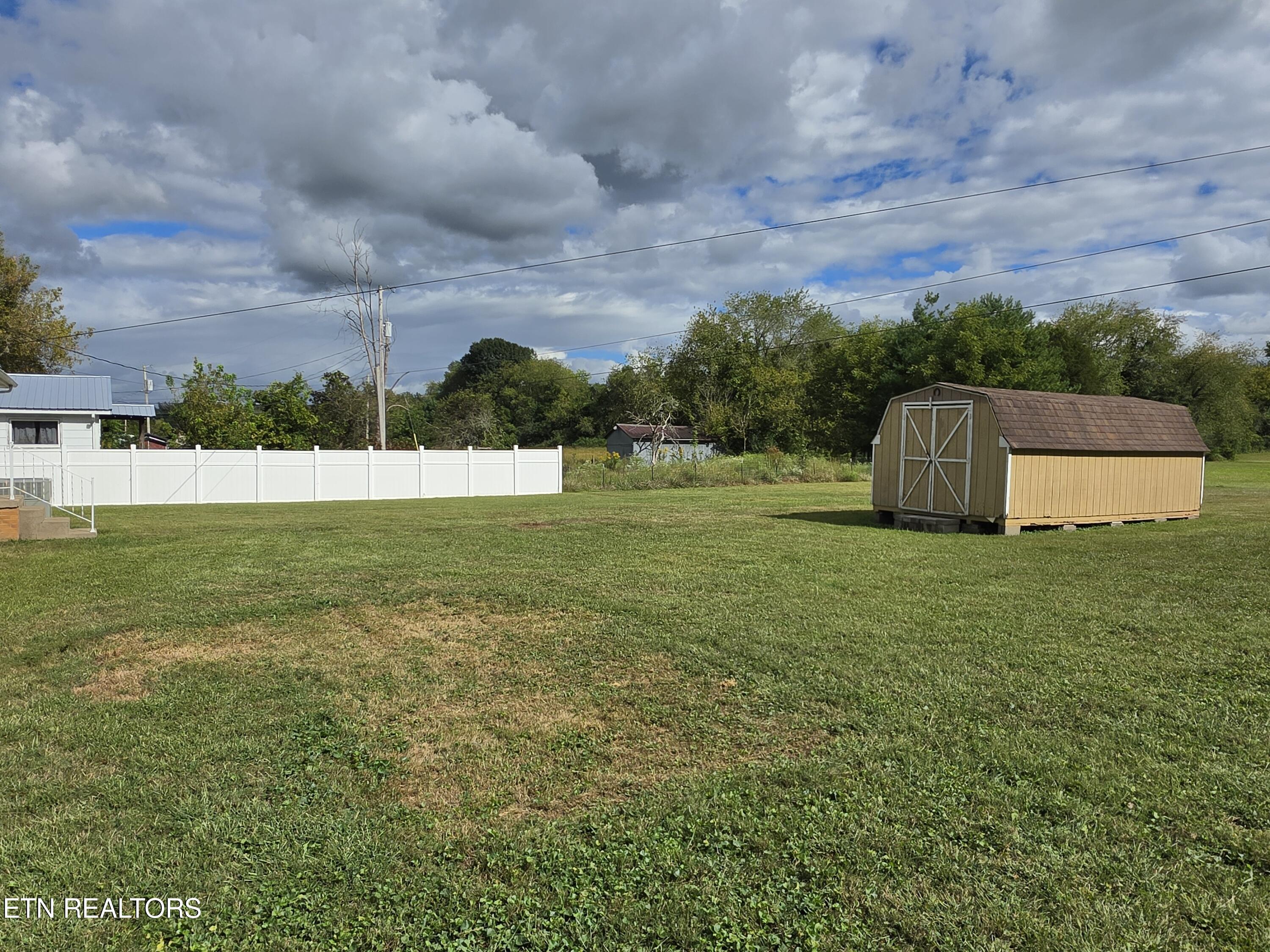 687 Old Highway 63 Speedwell TN 37870