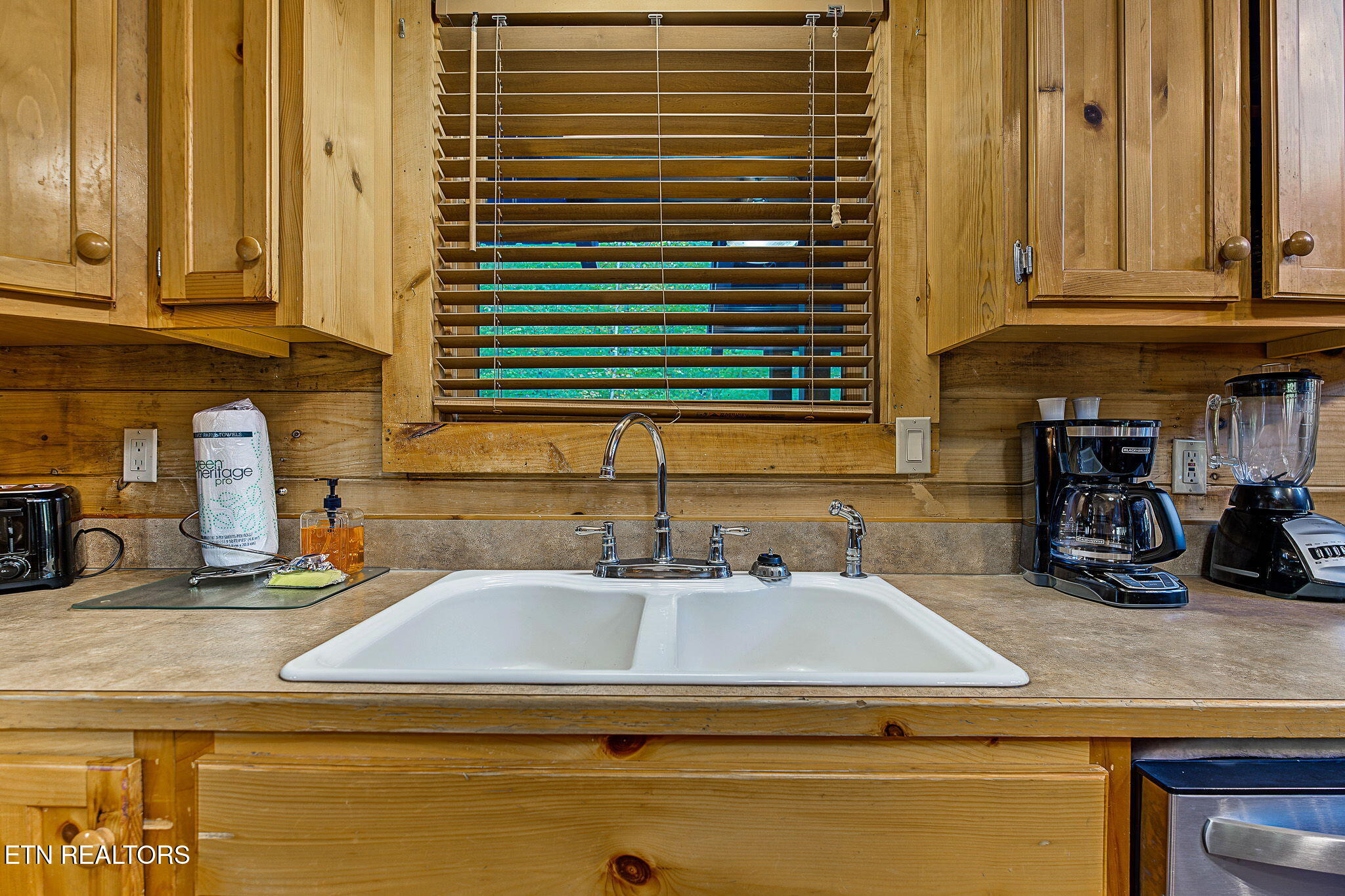 817 Boone Acres Lane Pigeon Forge TN 37863