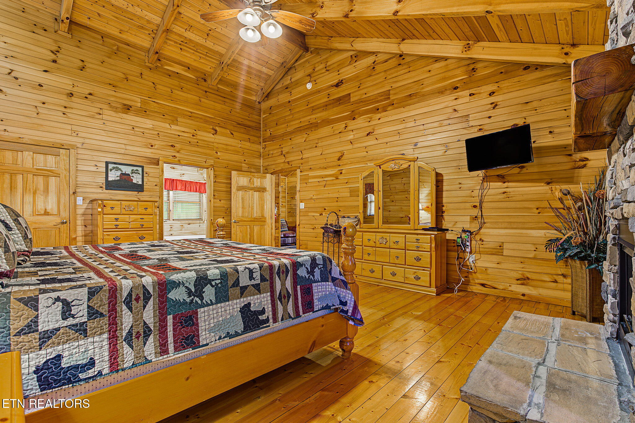 817 Boone Acres Lane Pigeon Forge TN 37863