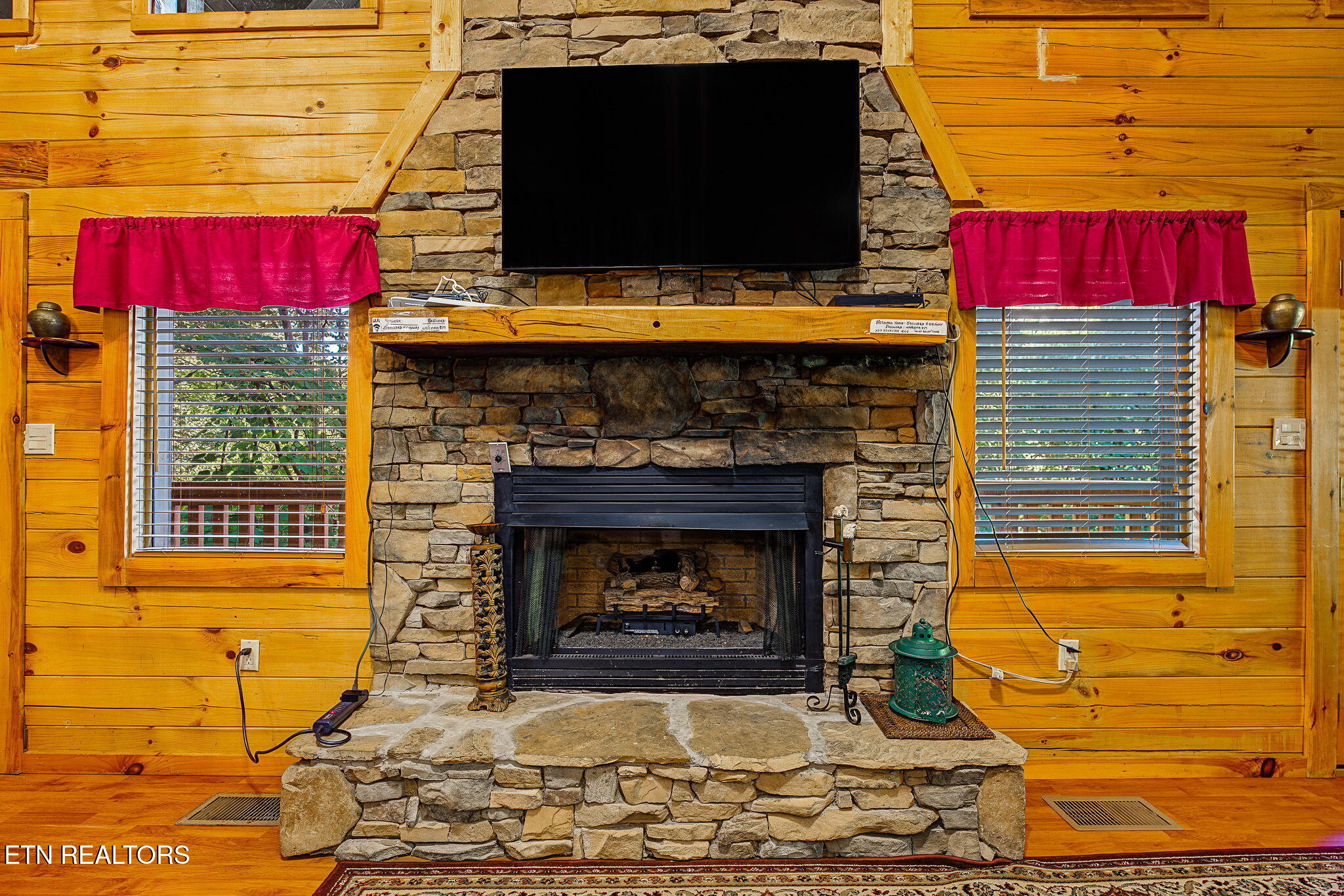817 Boone Acres Lane Pigeon Forge TN 37863