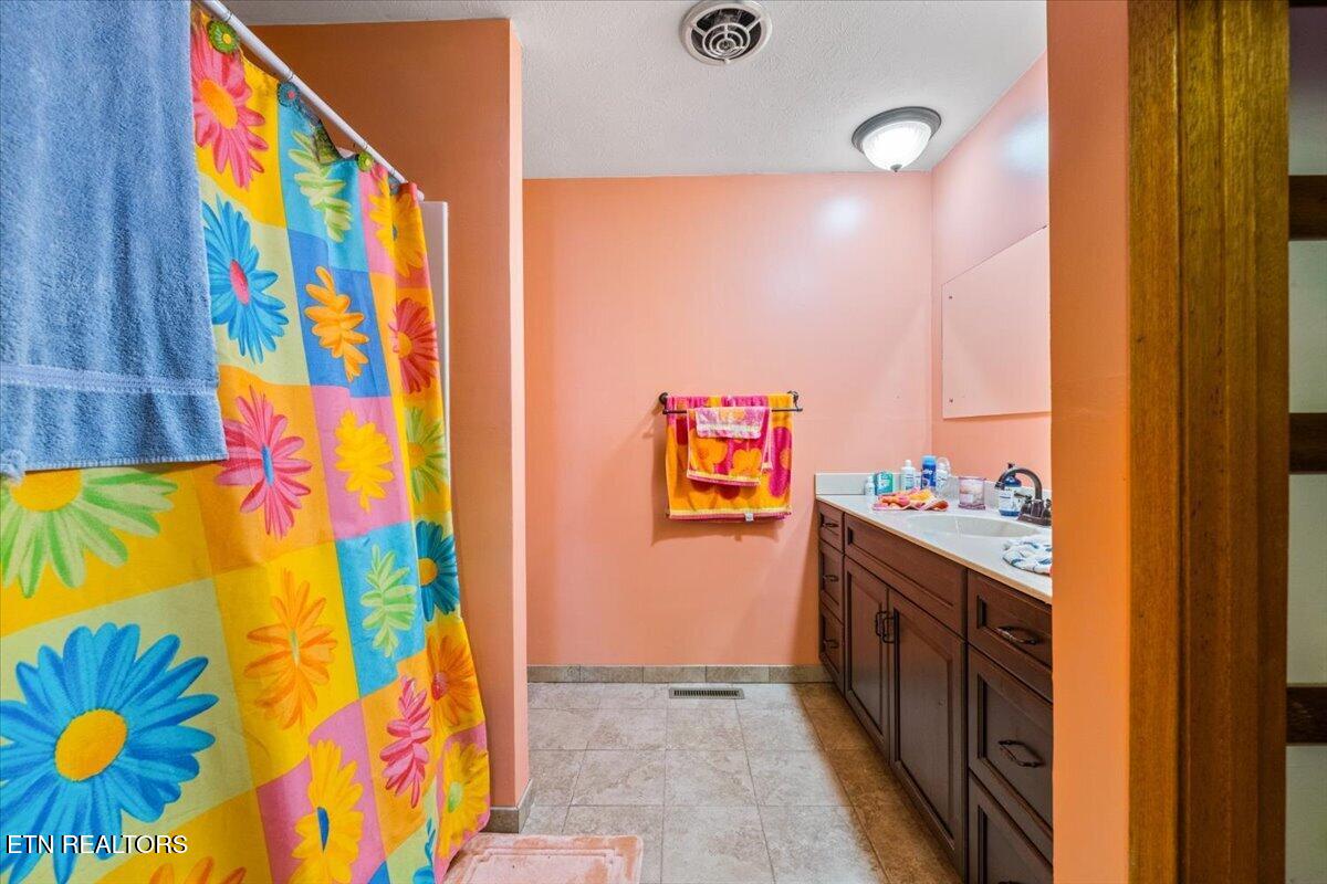 183 E Meadowbrook Lane Lafollette TN 37766