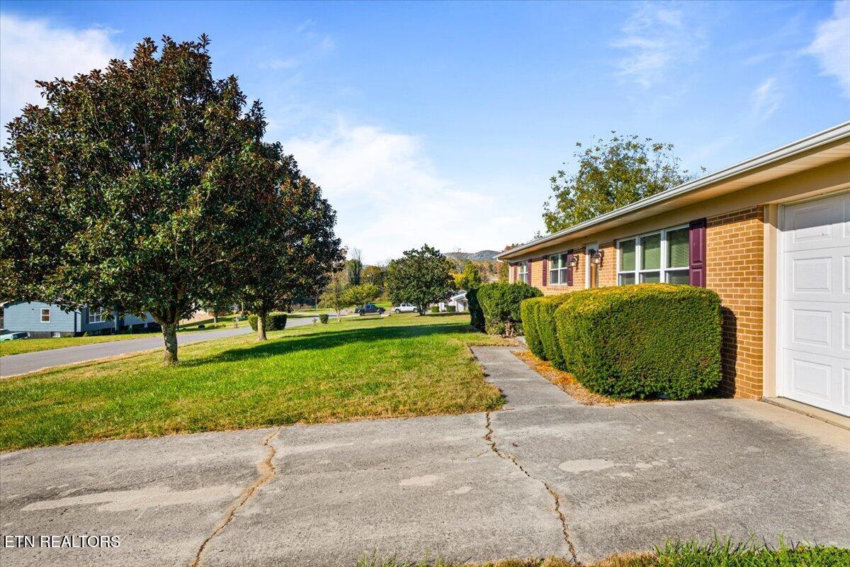 183 E Meadowbrook Lane Lafollette TN 37766