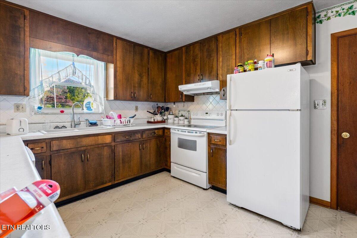 183 E Meadowbrook Lane Lafollette TN 37766
