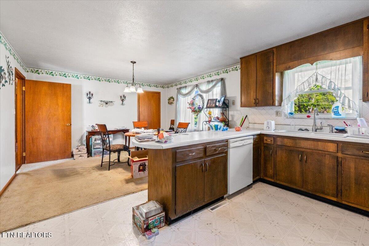 183 E Meadowbrook Lane Lafollette TN 37766