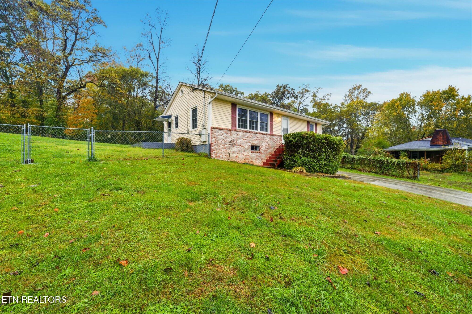 120 Crest Lane Clinton TN 37716