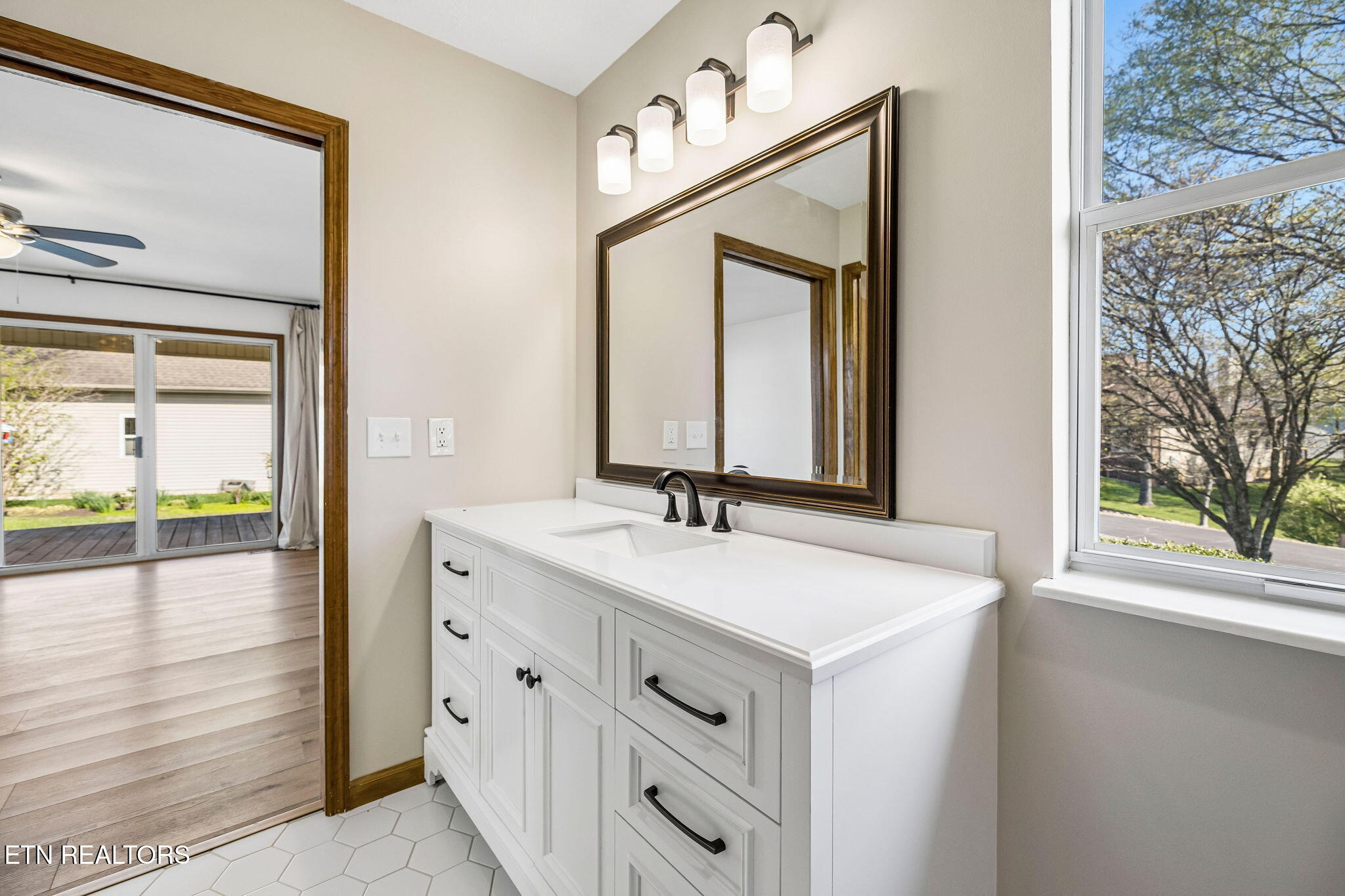 407 Elokwa Place Loudon TN 37774