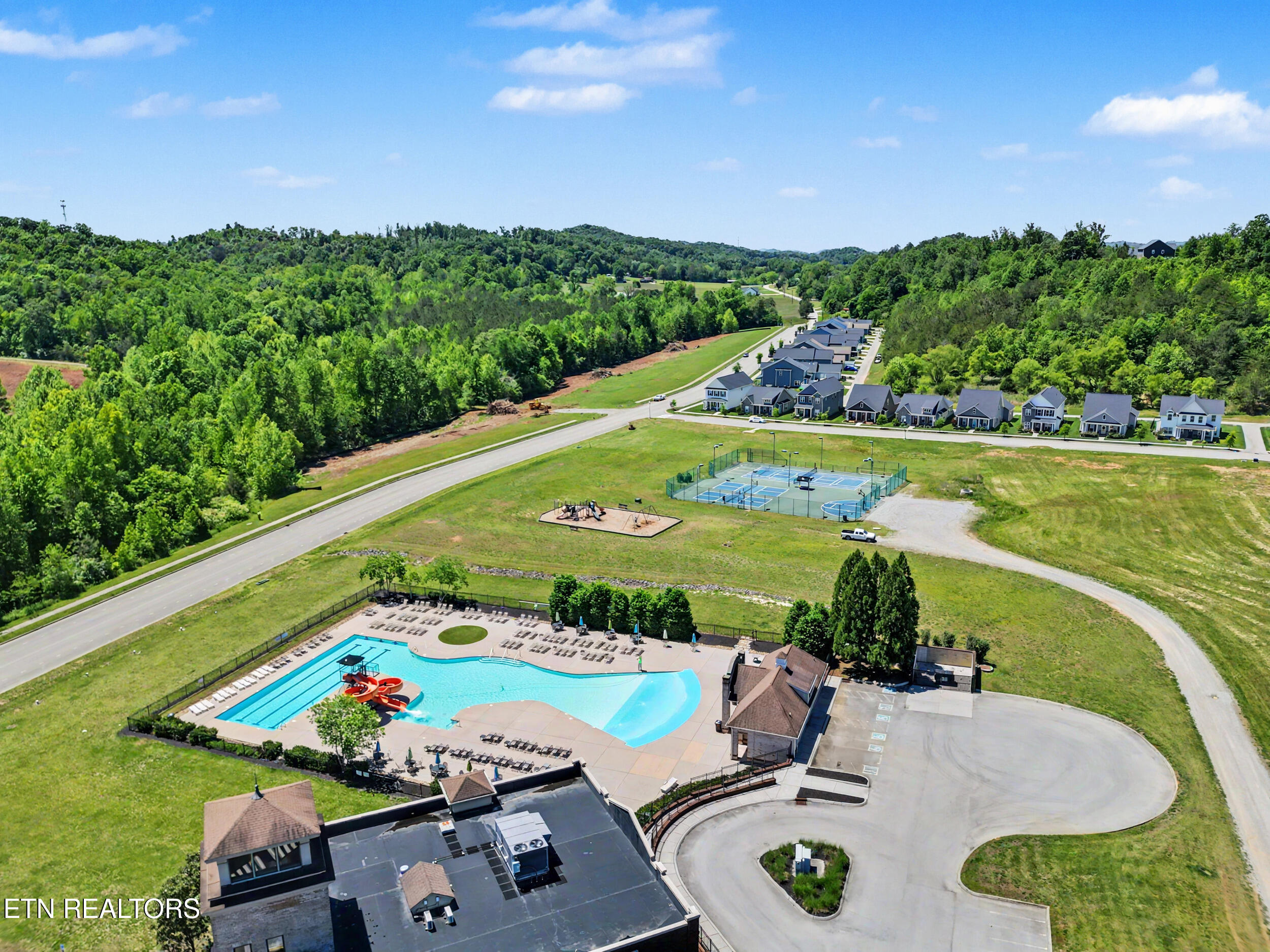 503 Broadberry Avenue Oak Ridge TN 37830