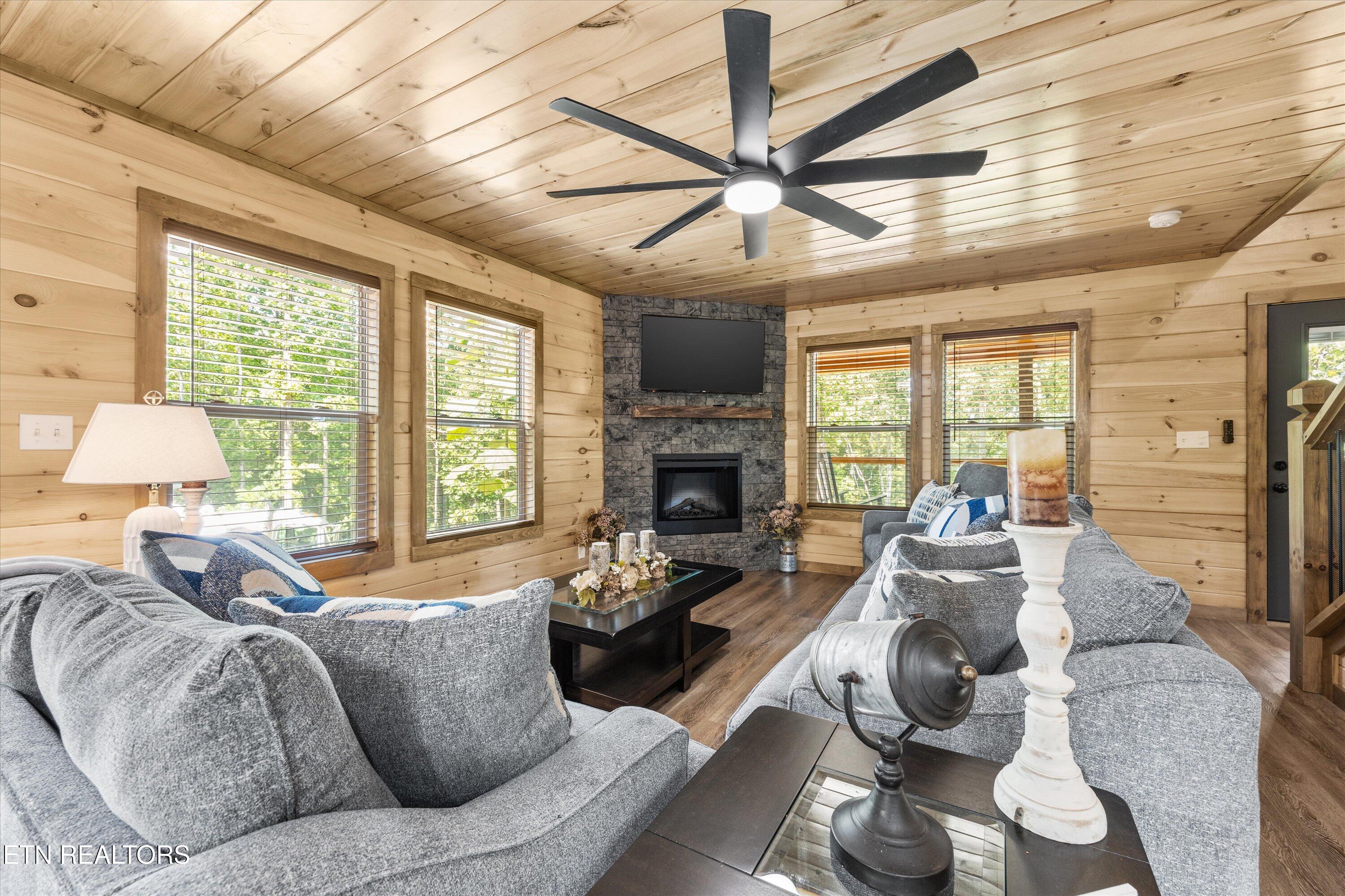 3194 Emerald Springs Loop Sevierville TN 37862