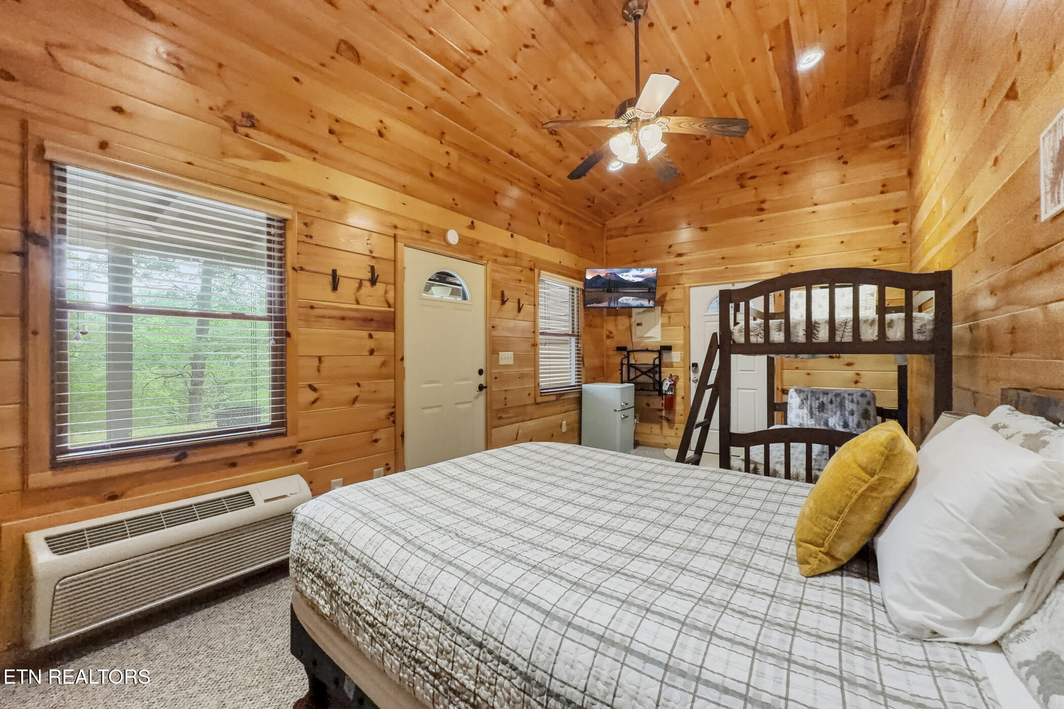 2015 Ridgecrest Loop Way Sevierville TN 37876