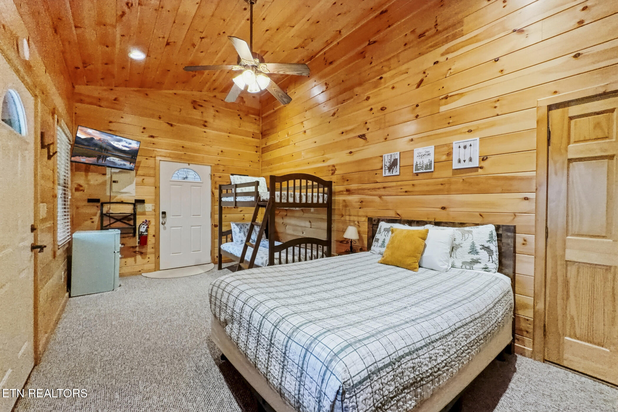 2015 Ridgecrest Loop Way Sevierville TN 37876
