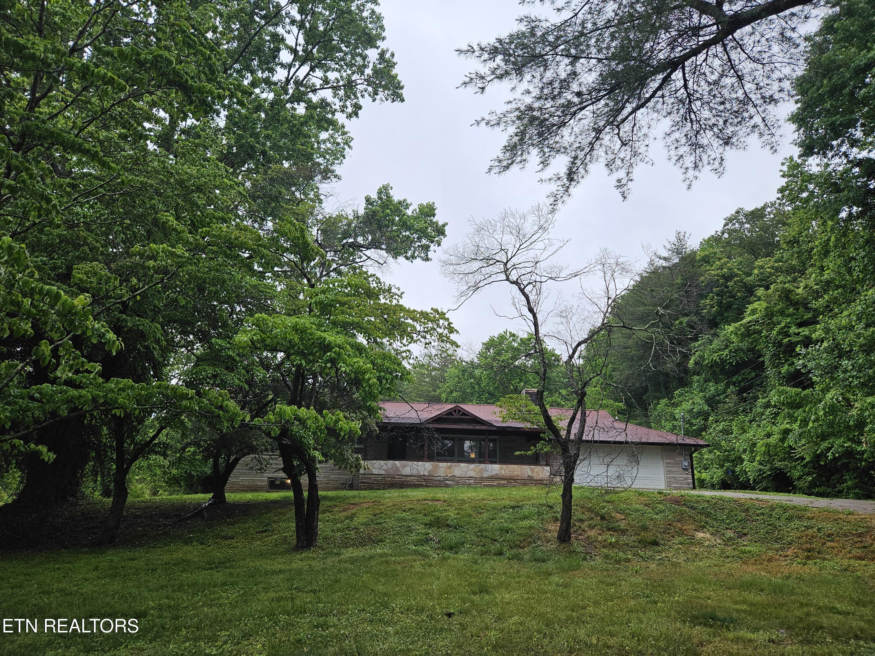 325 Vernal Drive Harriman TN 37748