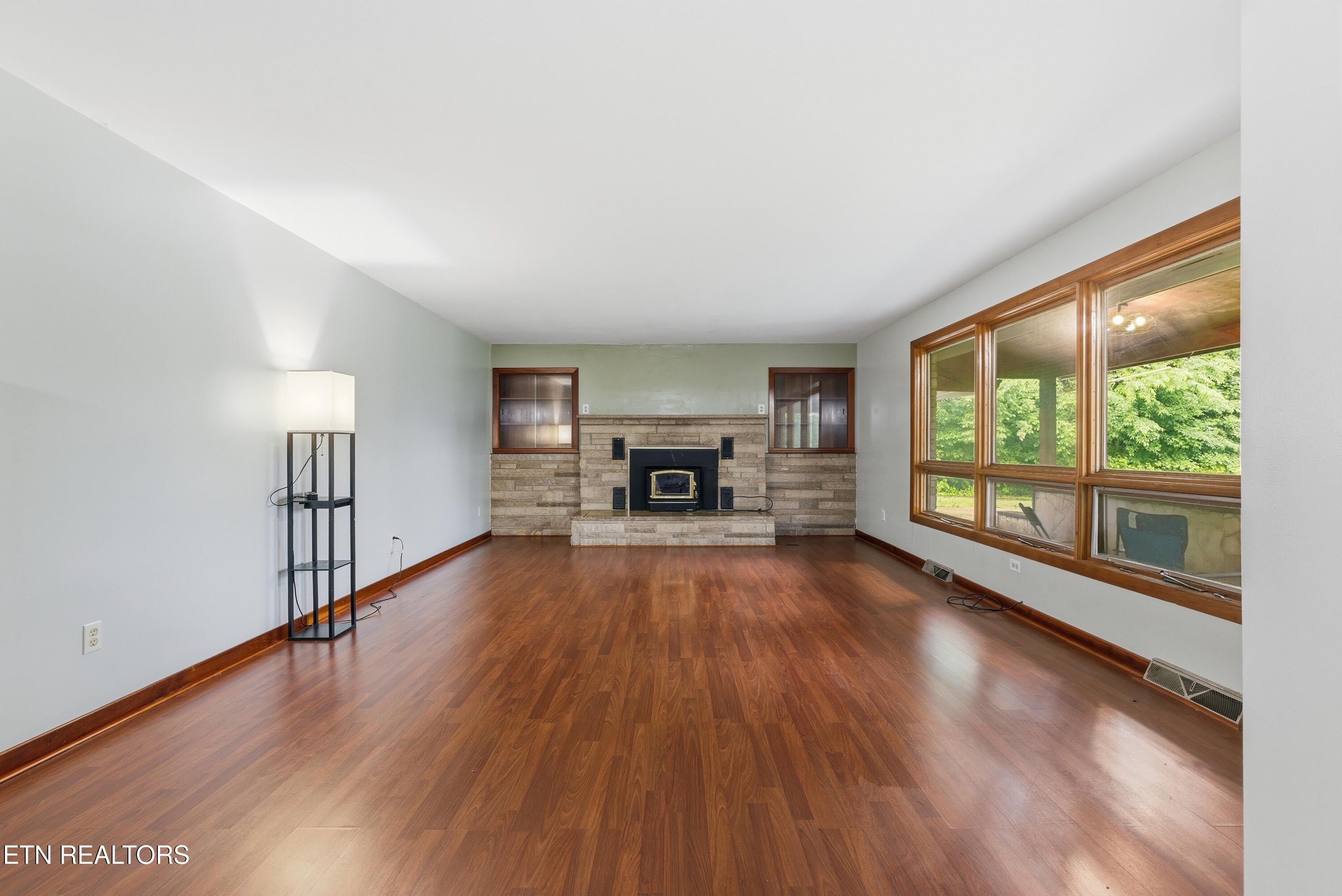 325 Vernal Drive Harriman TN 37748