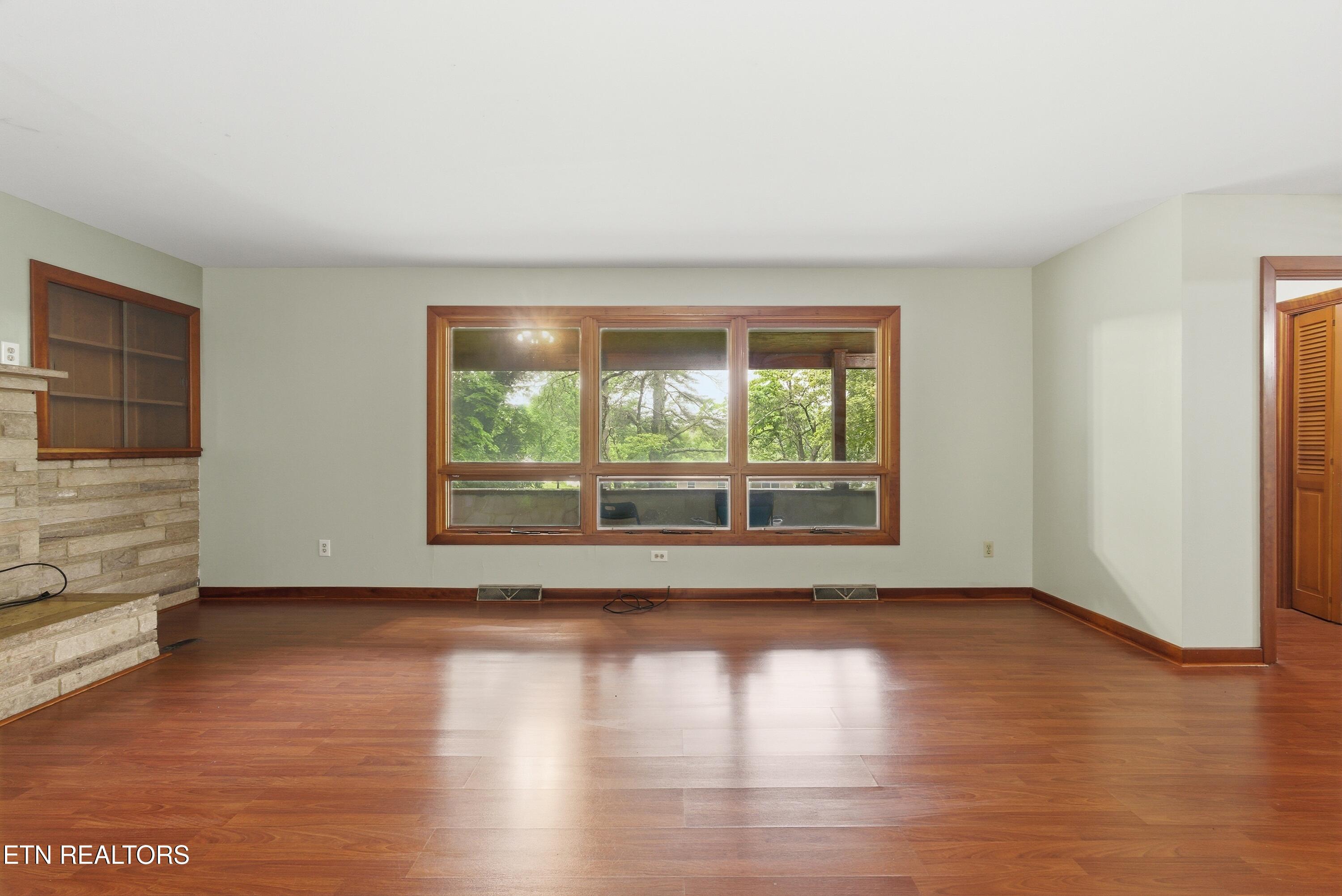 325 Vernal Drive Harriman TN 37748