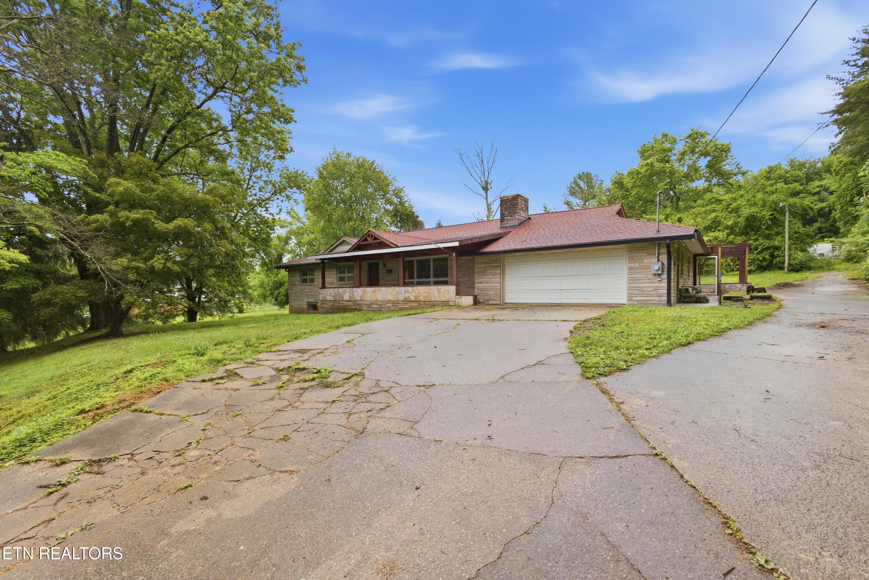 325 Vernal Drive Harriman TN 37748