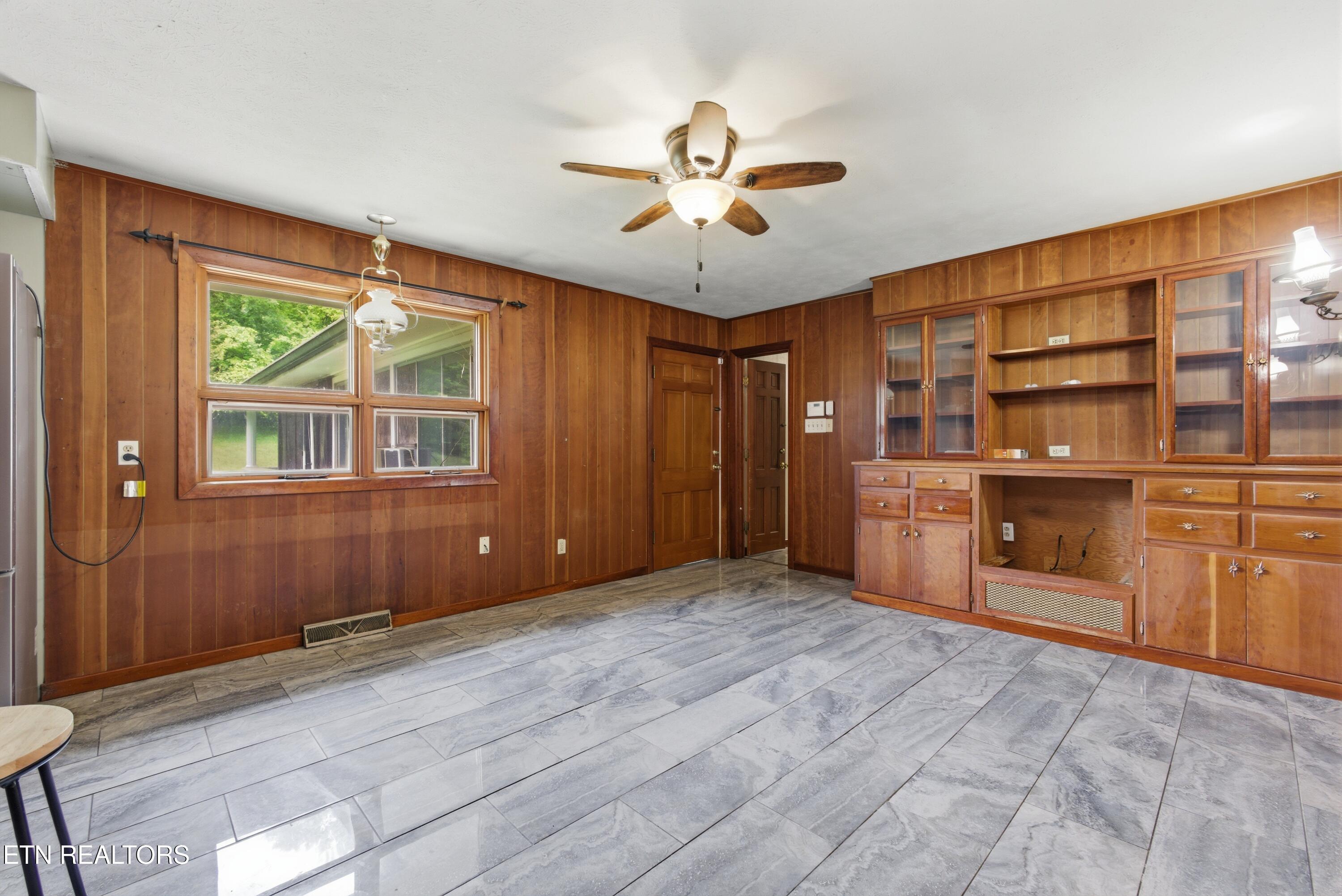 325 Vernal Drive Harriman TN 37748