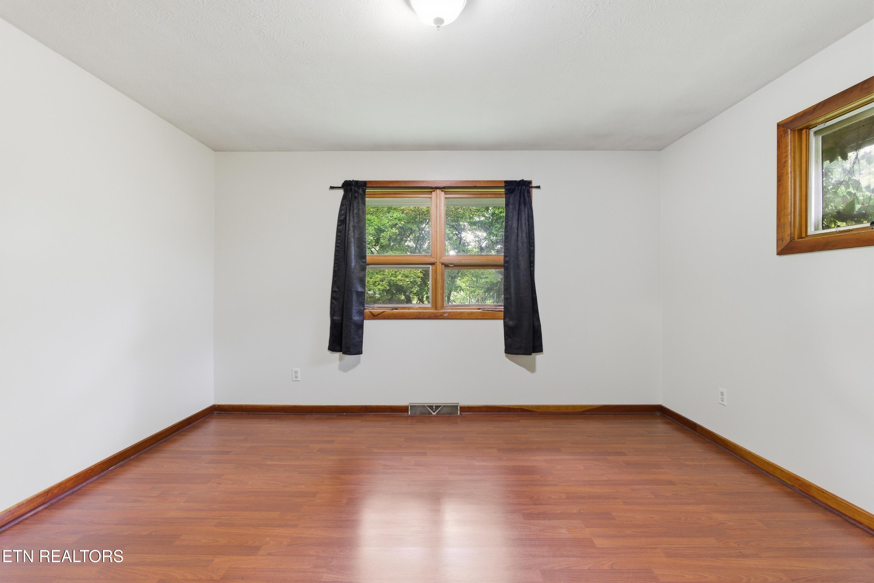 325 Vernal Drive Harriman TN 37748
