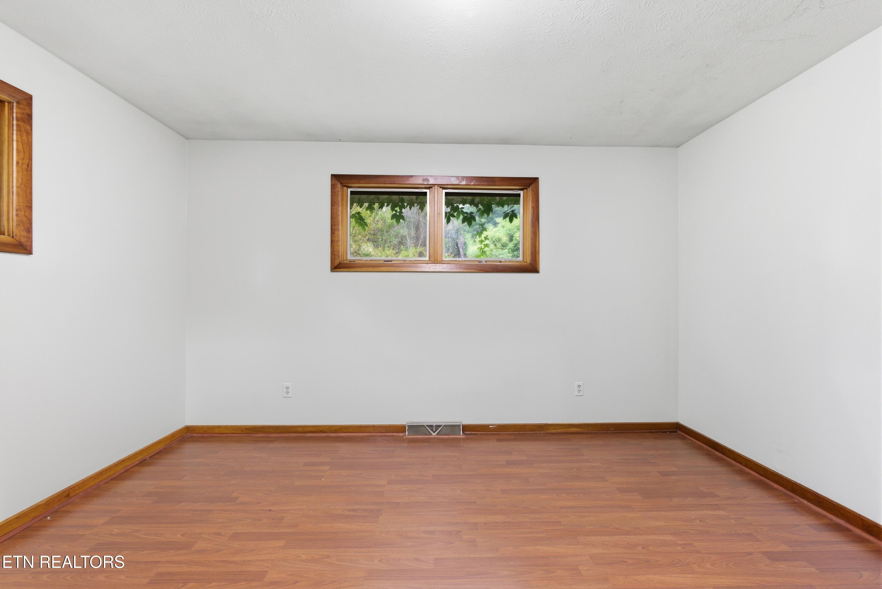 325 Vernal Drive Harriman TN 37748